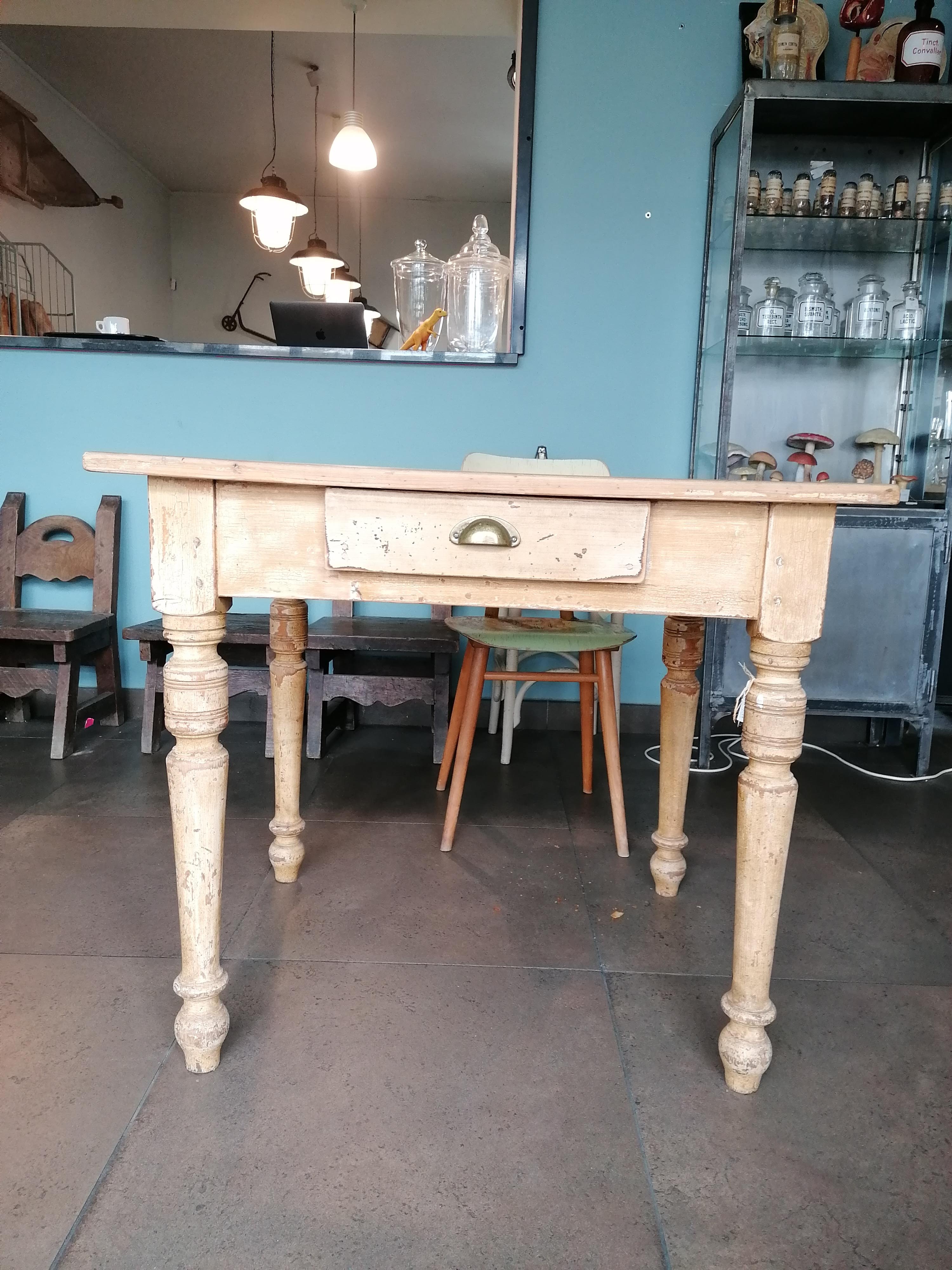 wooden dining table, vintage, turned legs, firm table style