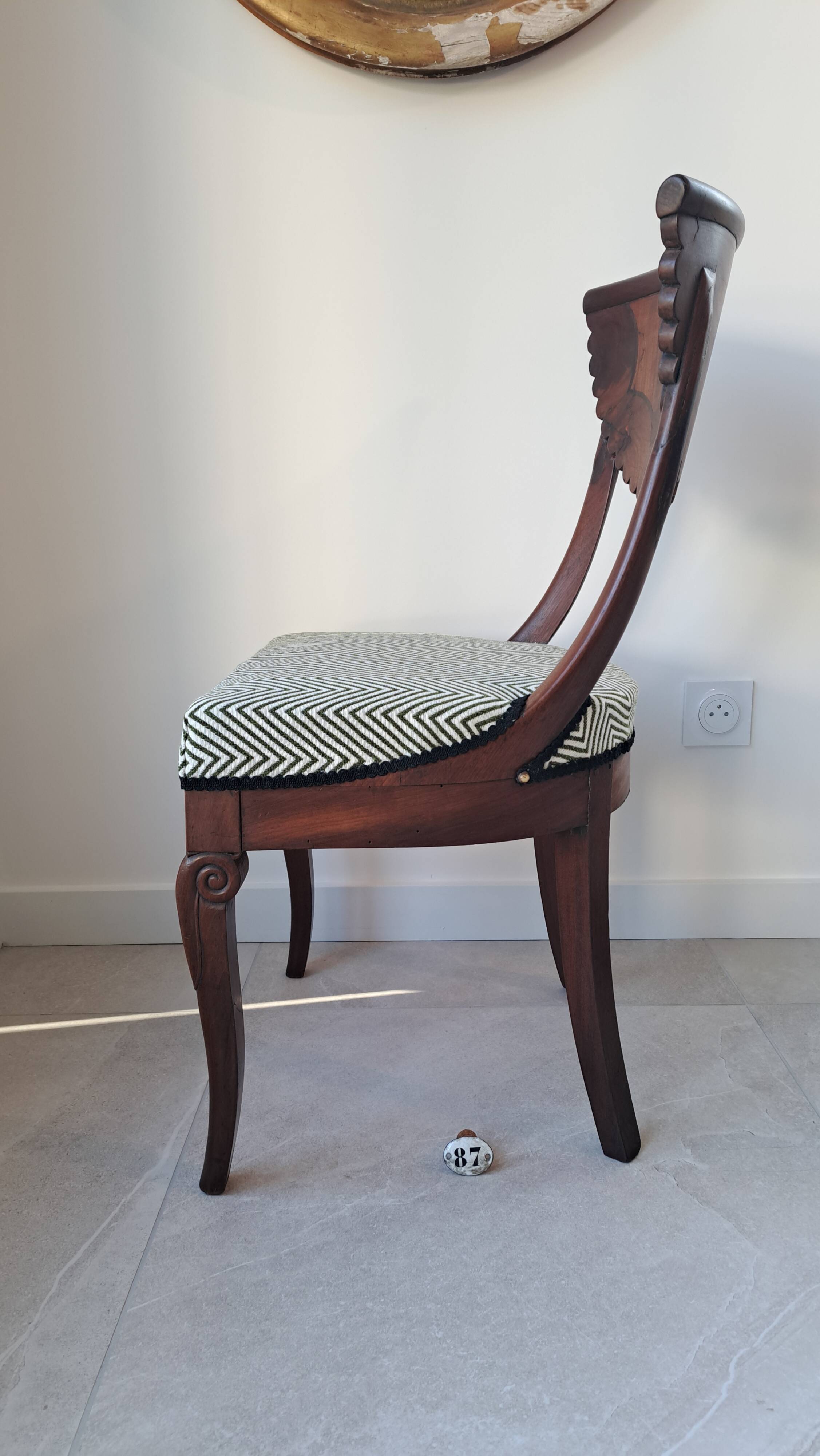 Pair of mahogany gondola chairs – Empire style – 20th century, restored