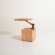 Table d'appoint "Chopping Block with Axe" par Raphael Springmann