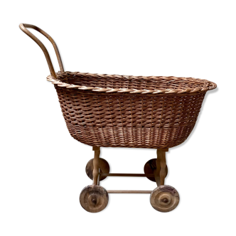 Wicker doll landeau