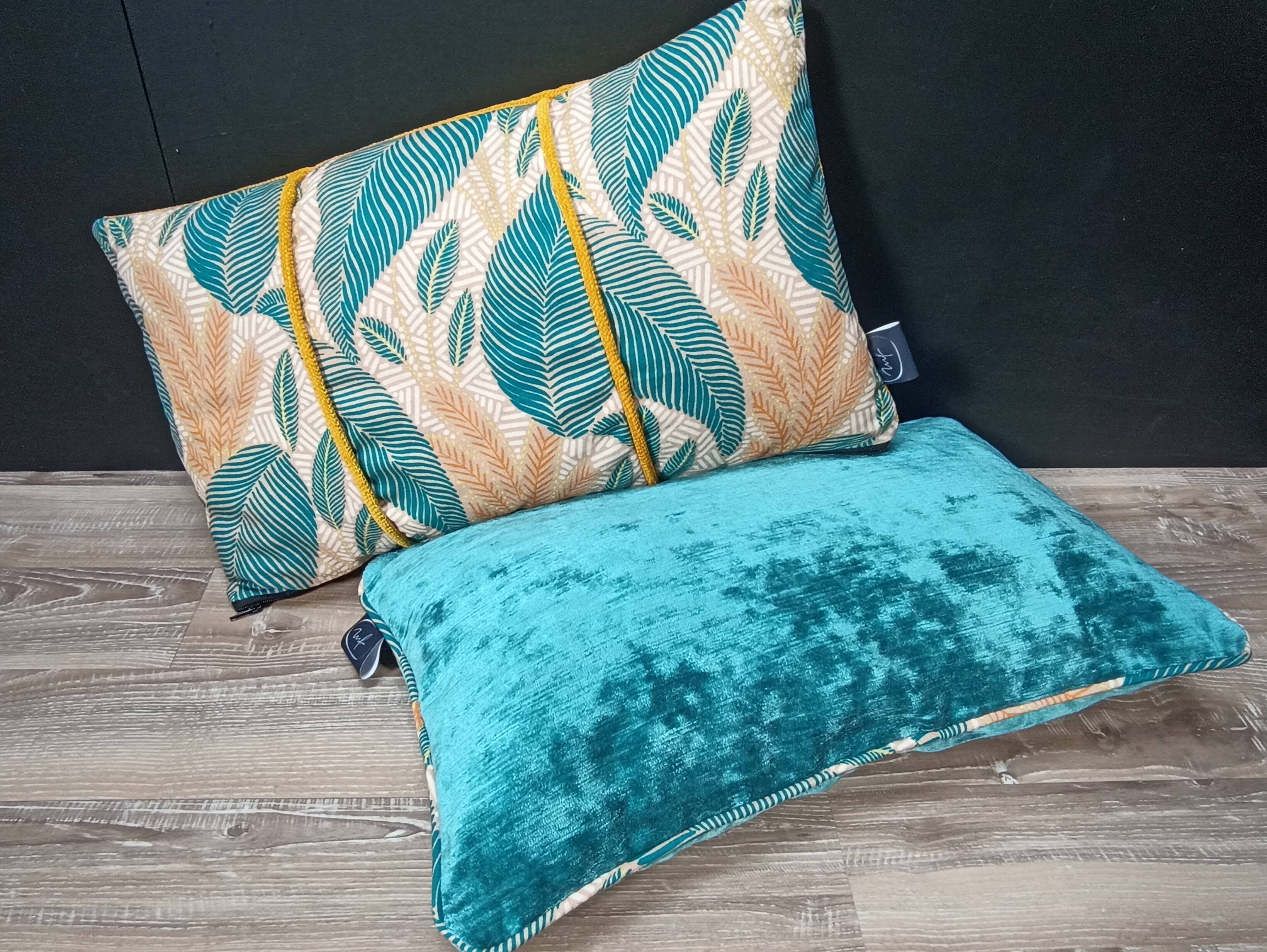 Lot de 2 coussins velours/imprimés 50x30cm