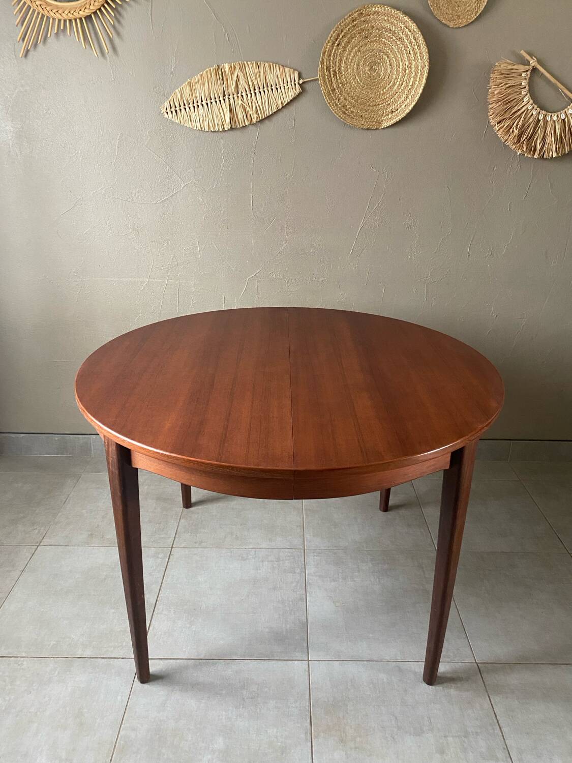 Vintage French house extendable round table (very large when unfolded)