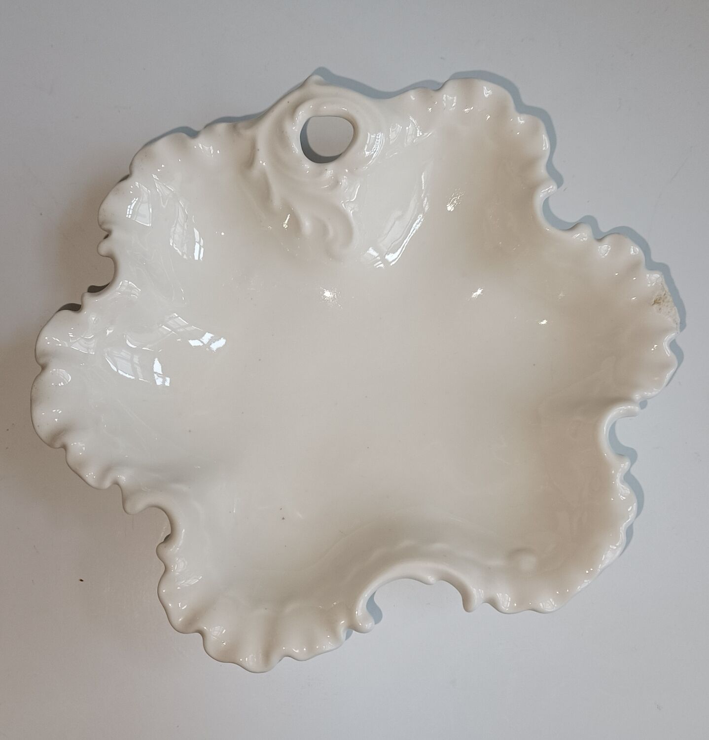 Porcelain pouch tray