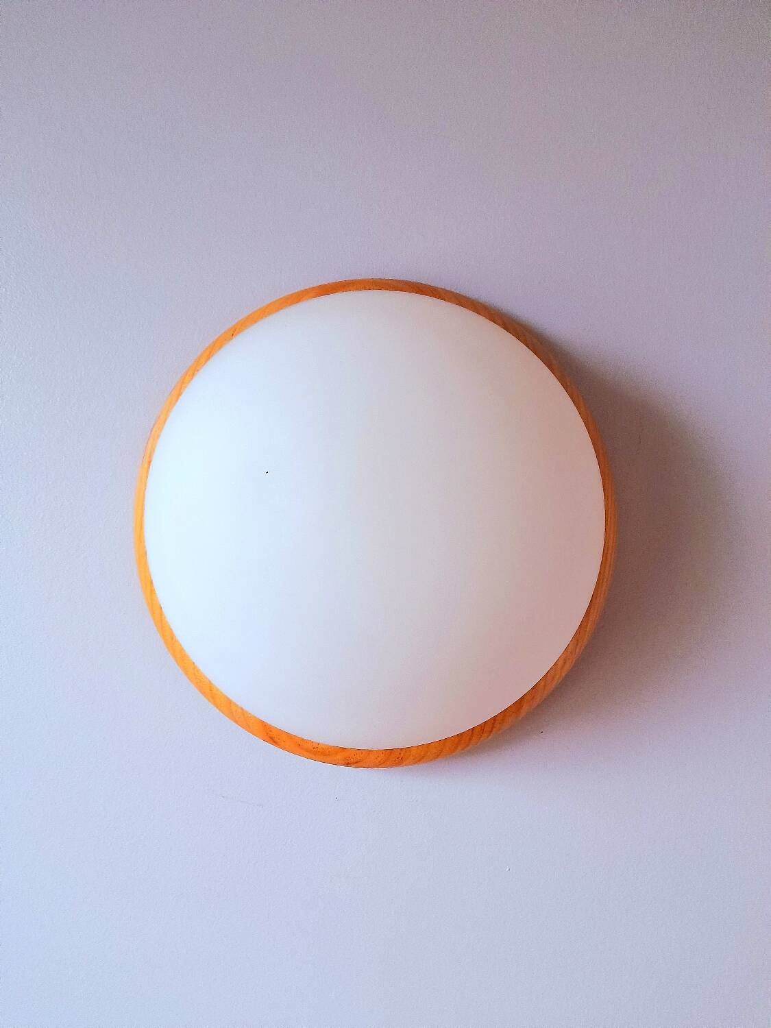 Wall light in pine and white opal.
