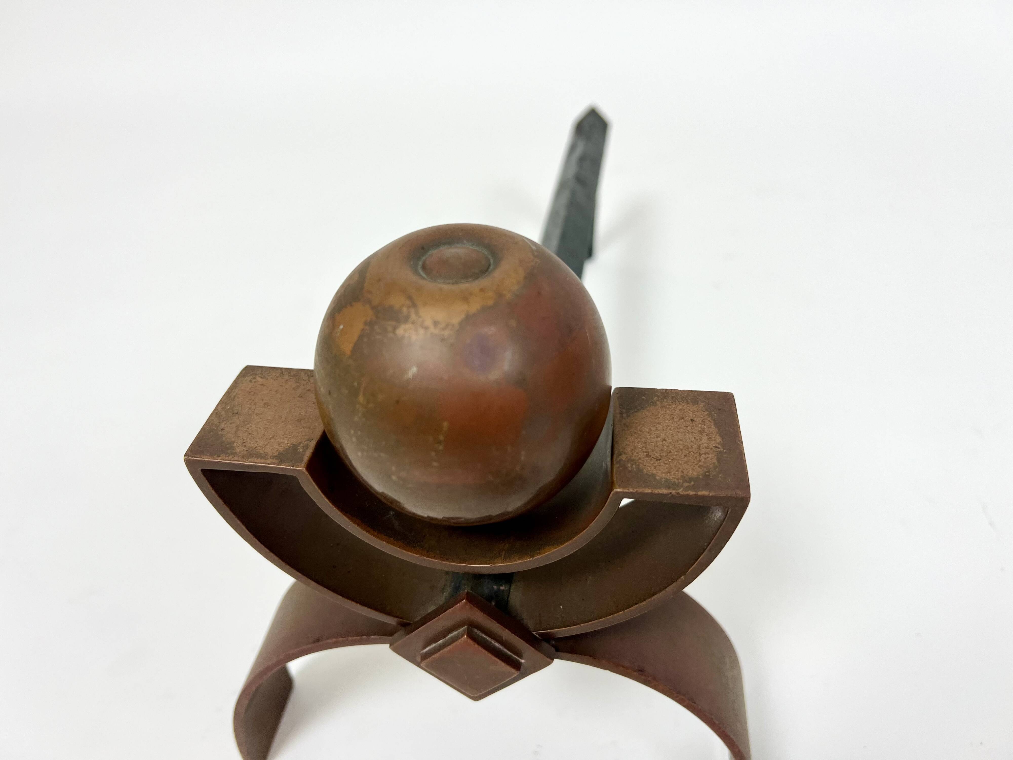 Paire de chenets Art Déco pour cheminée, en cuivre et fer, vers 1920