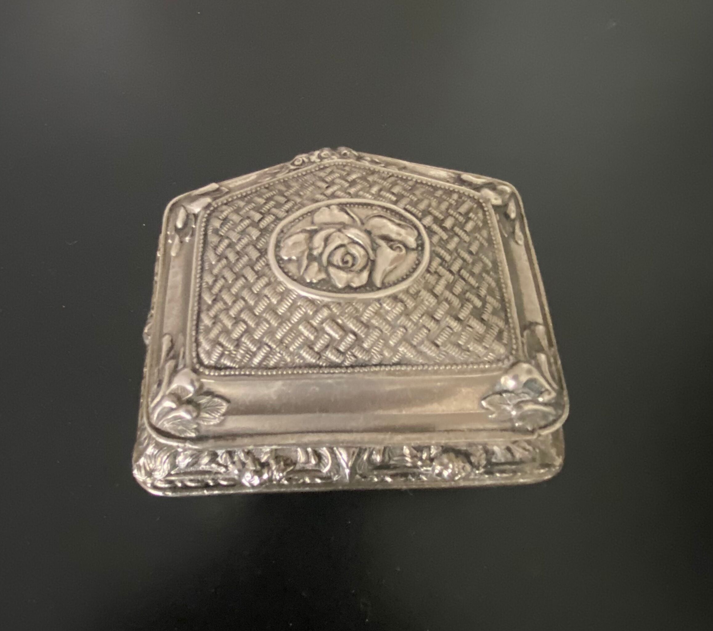 1 silver metal jewelry box