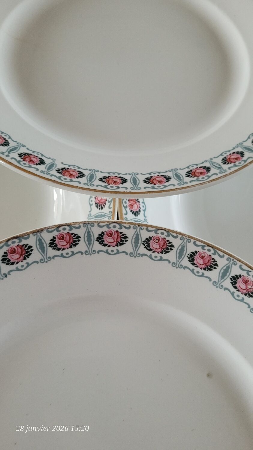 8 antique flat plates from Sté Céramique Maestricht