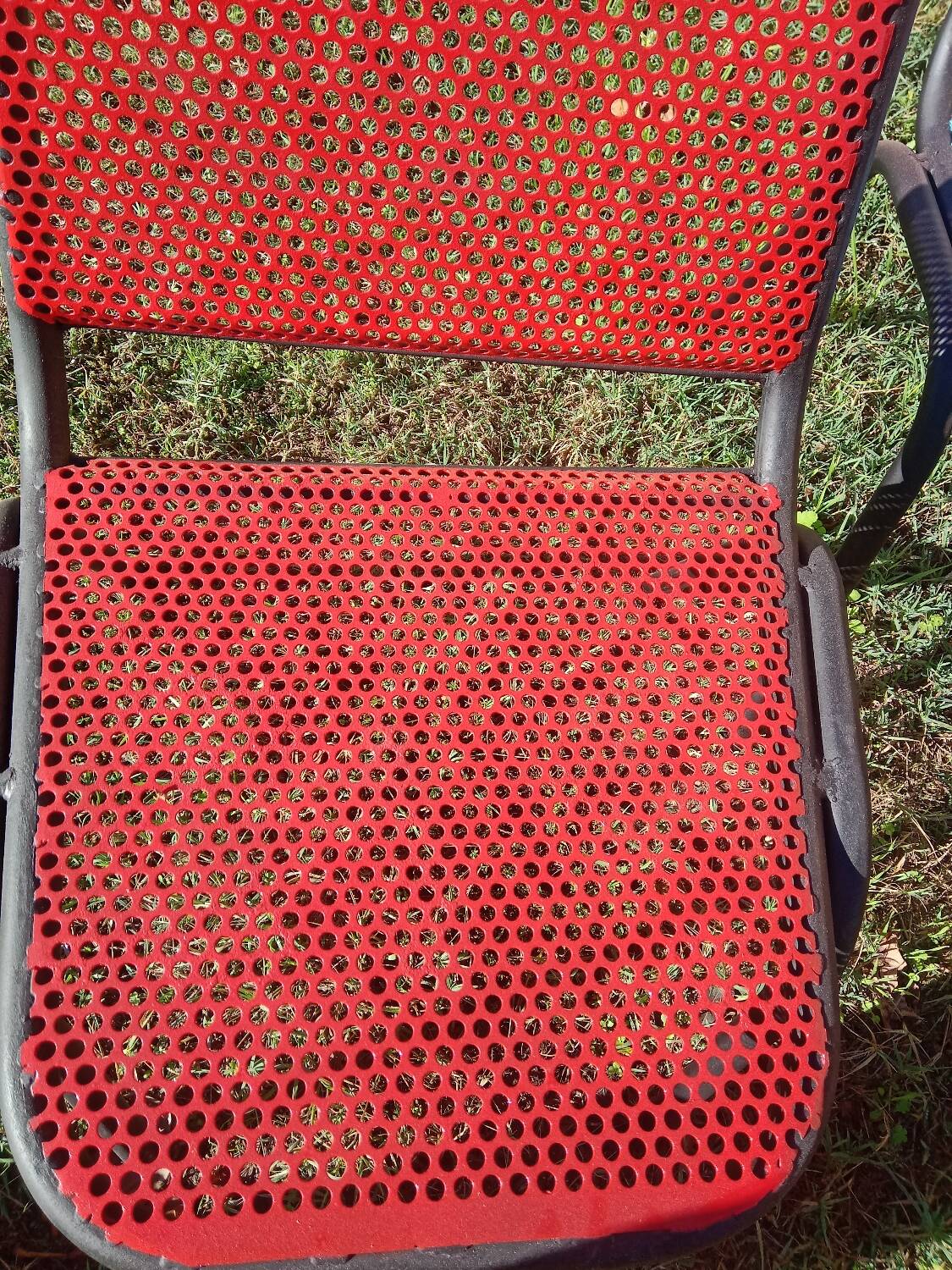 Chaise métal ajourées