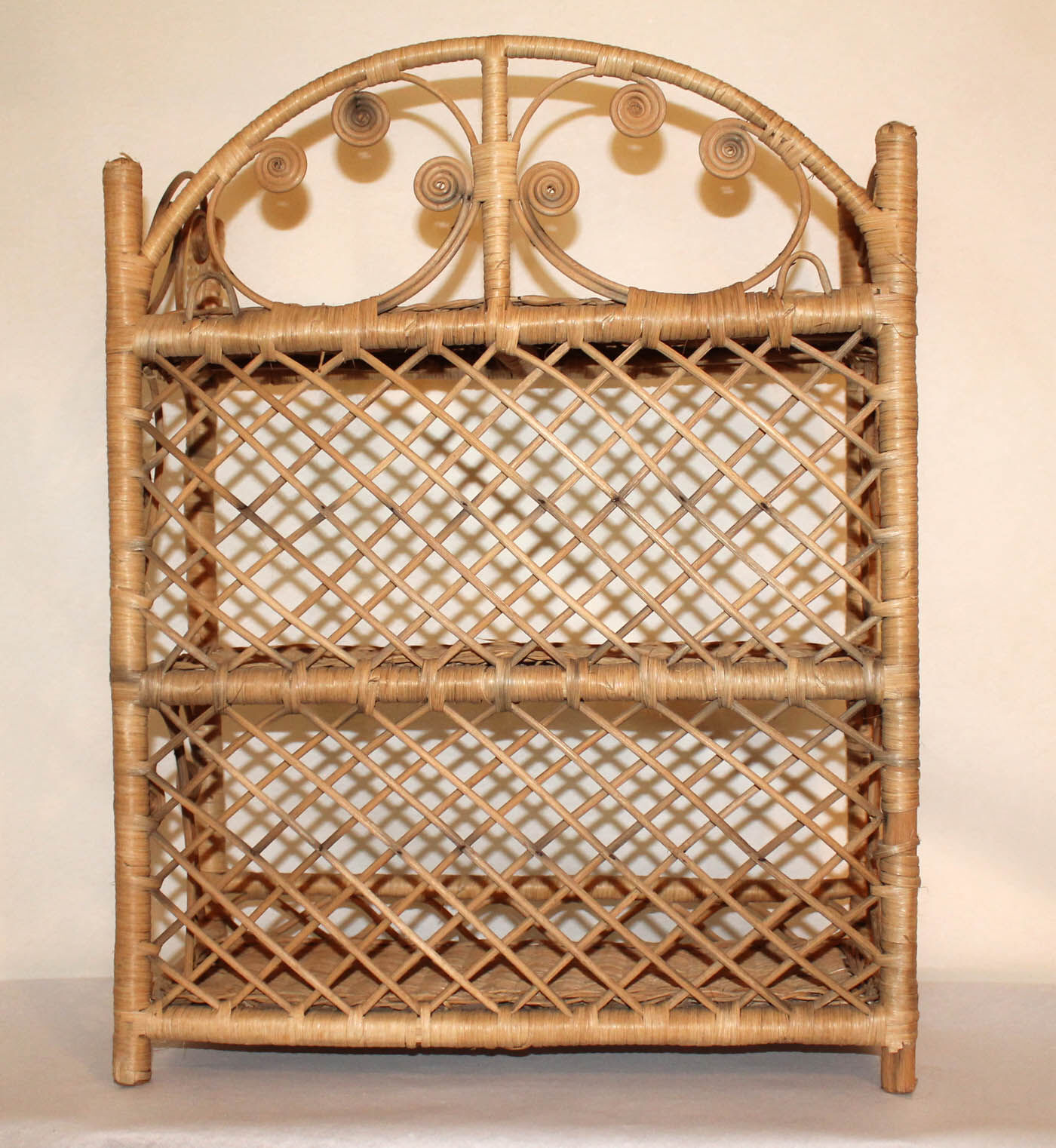Shelf rattan peacock