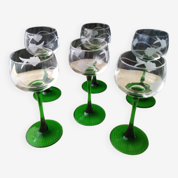 6 Luminarc white wine glasses from Alsace with engraved decoration of bunches of grapes