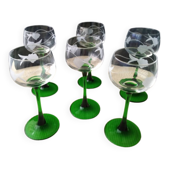 6 Luminarc white wine glasses from Alsace with engraved decoration of bunches of grapes