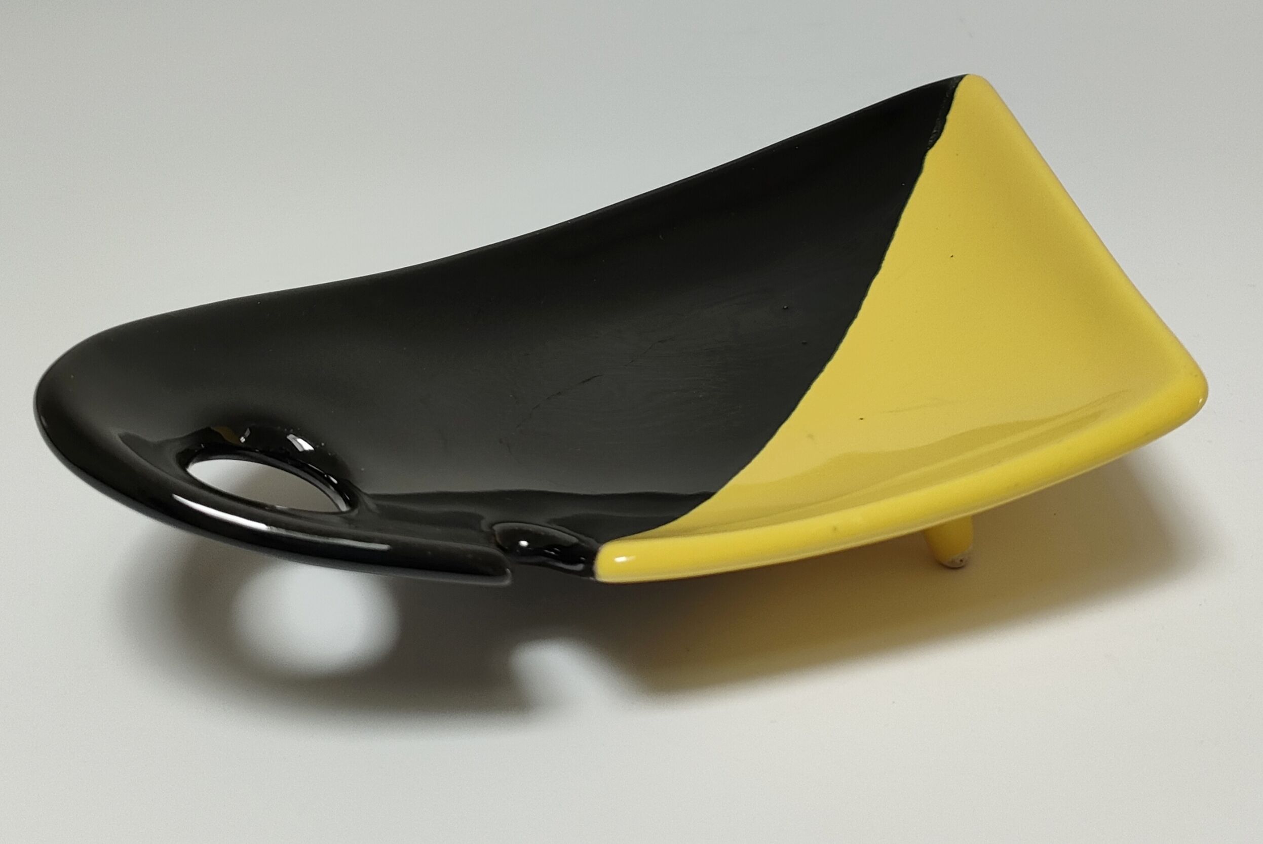 Empty pocket anthropomorphic ceramic black and yellow design 50s