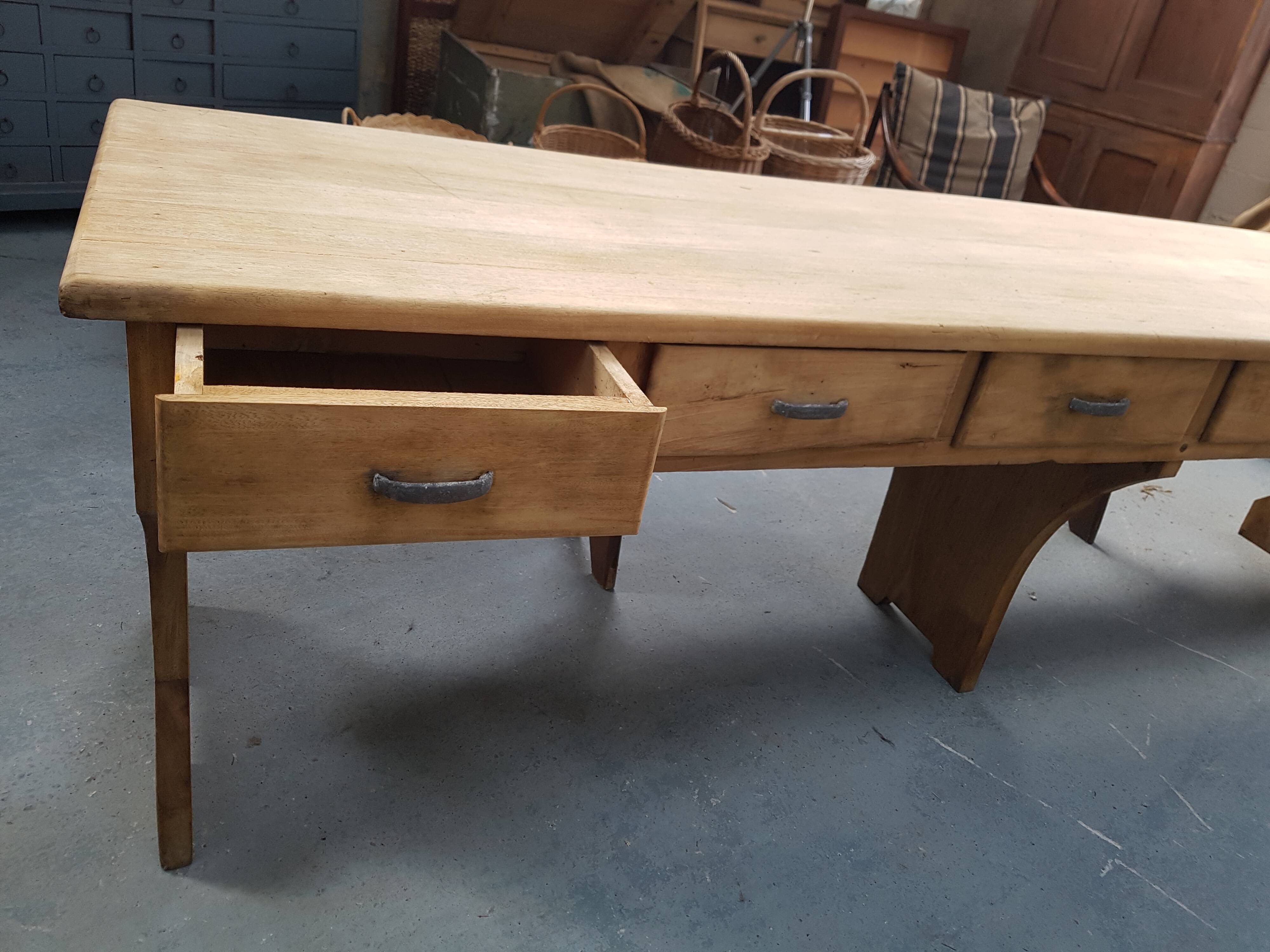 Table de couvent