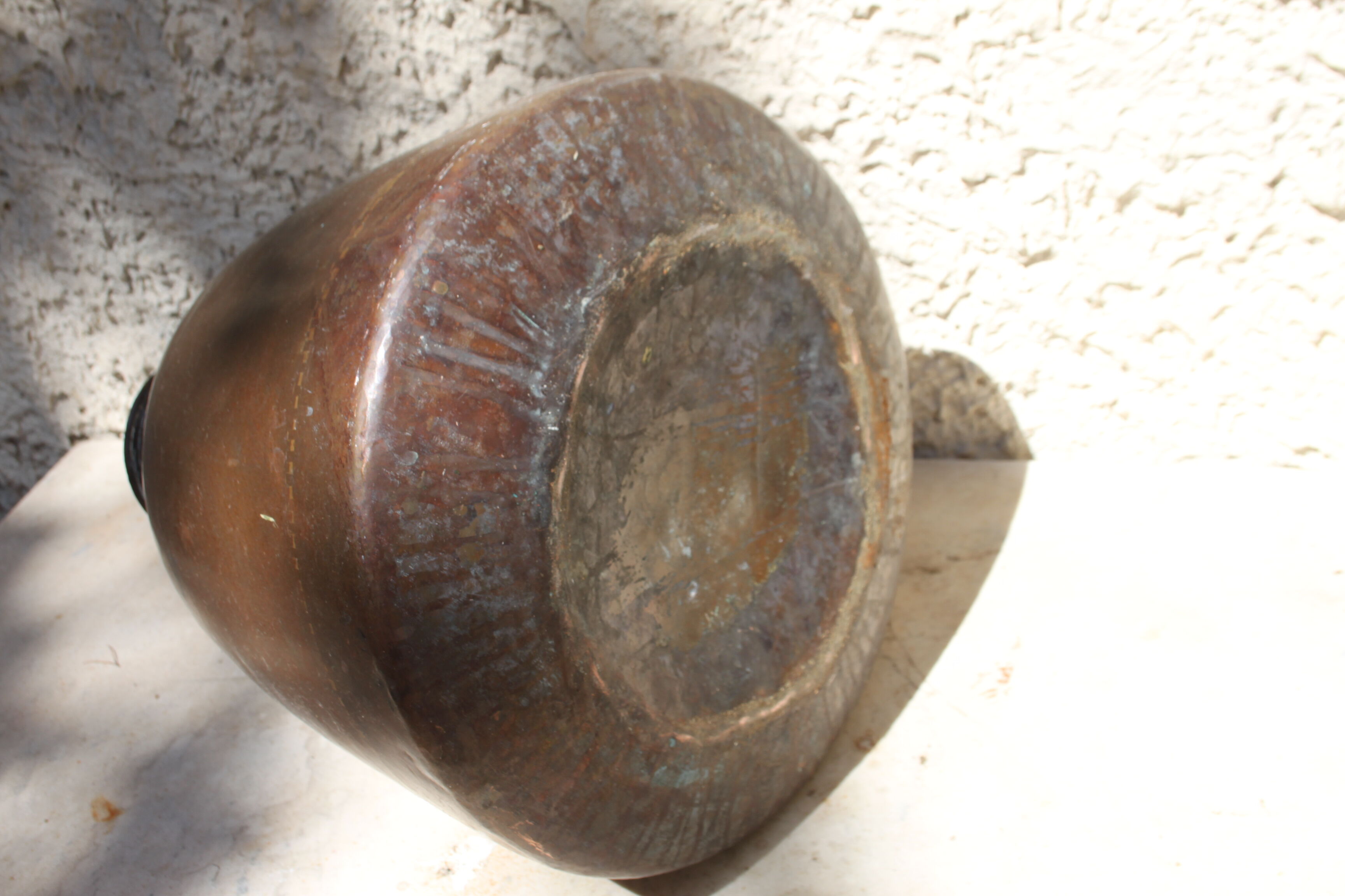 Ancient jar with oriental waters, end of 19th