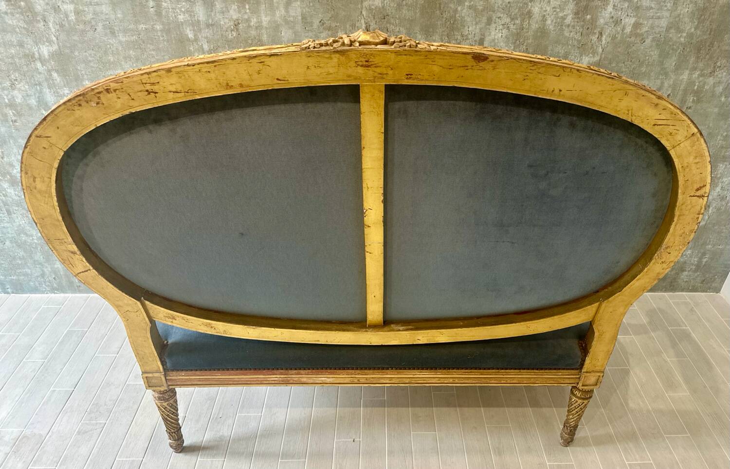 Banquette en bois doré sculpté et mouluré de style Louis XVI Époque XIX eme siècle