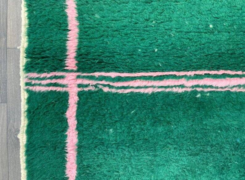 Hand-woven green wool rug, size 150 x 150 cm