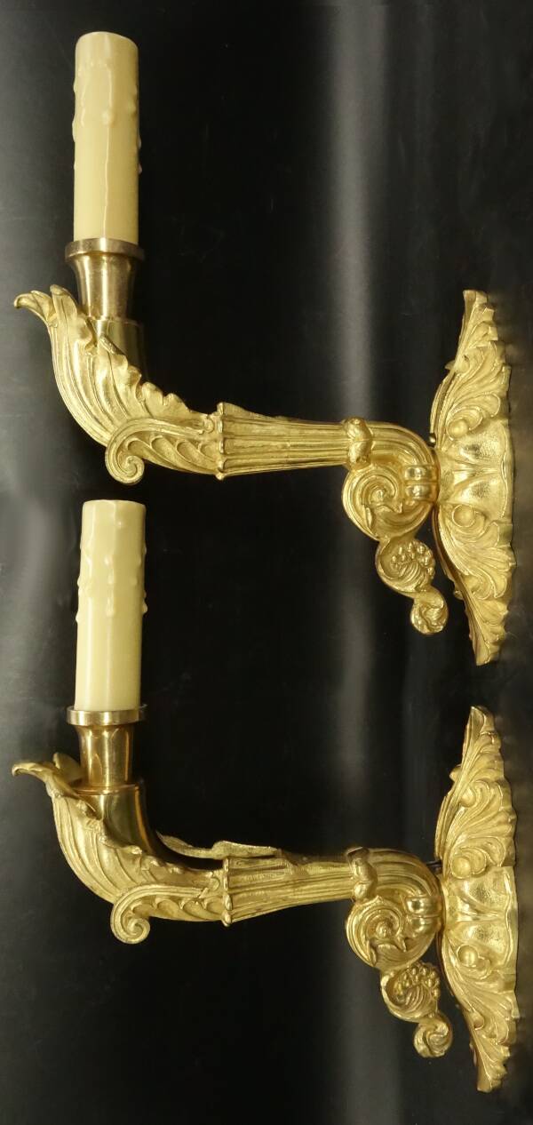 Pair of Restoration style 1-light wall lights - gilt bronze