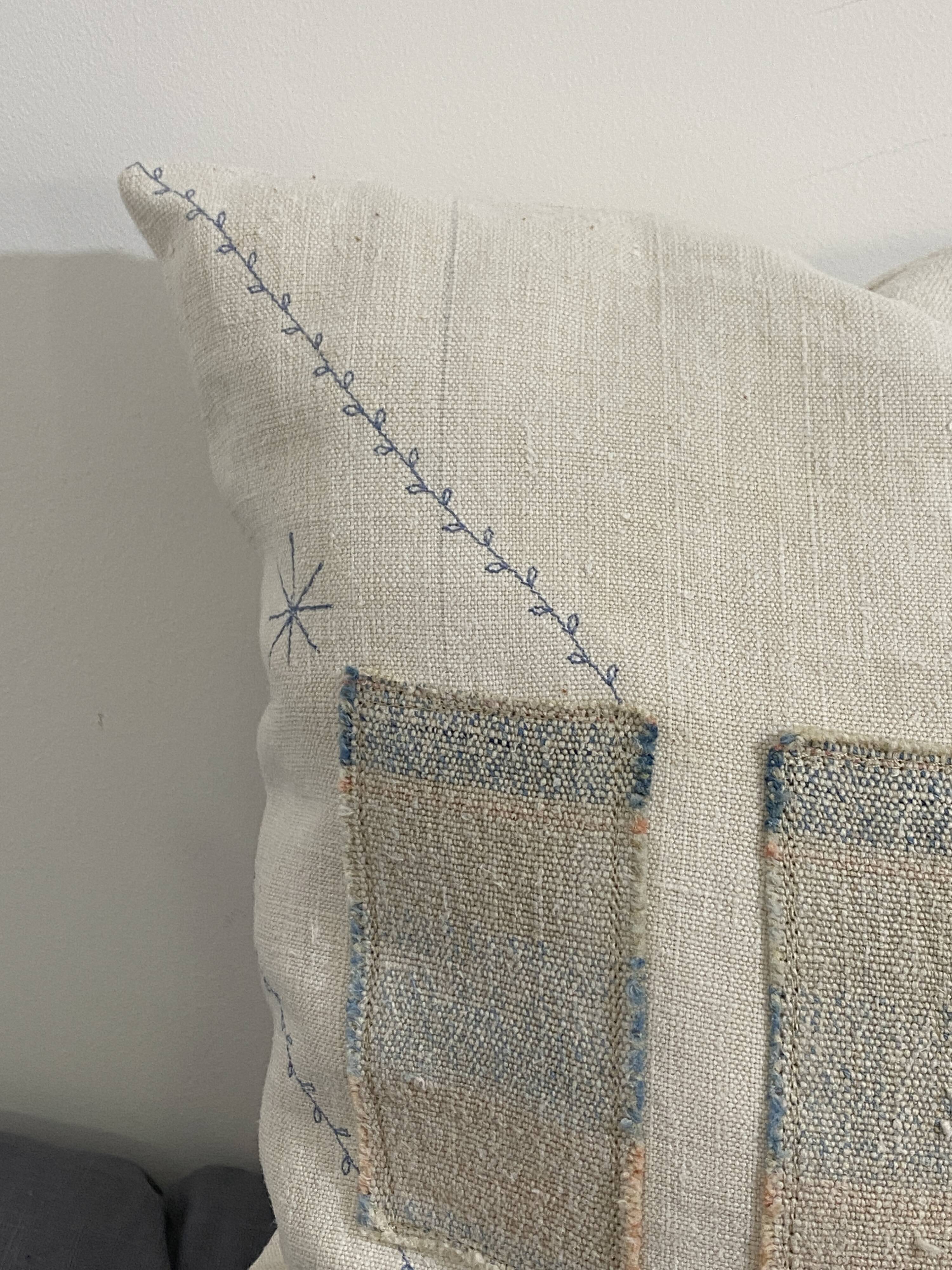 Cushion in old canvas Kilim style