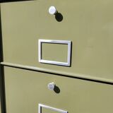 Industrial workshop furniture with 10 khaki flaps