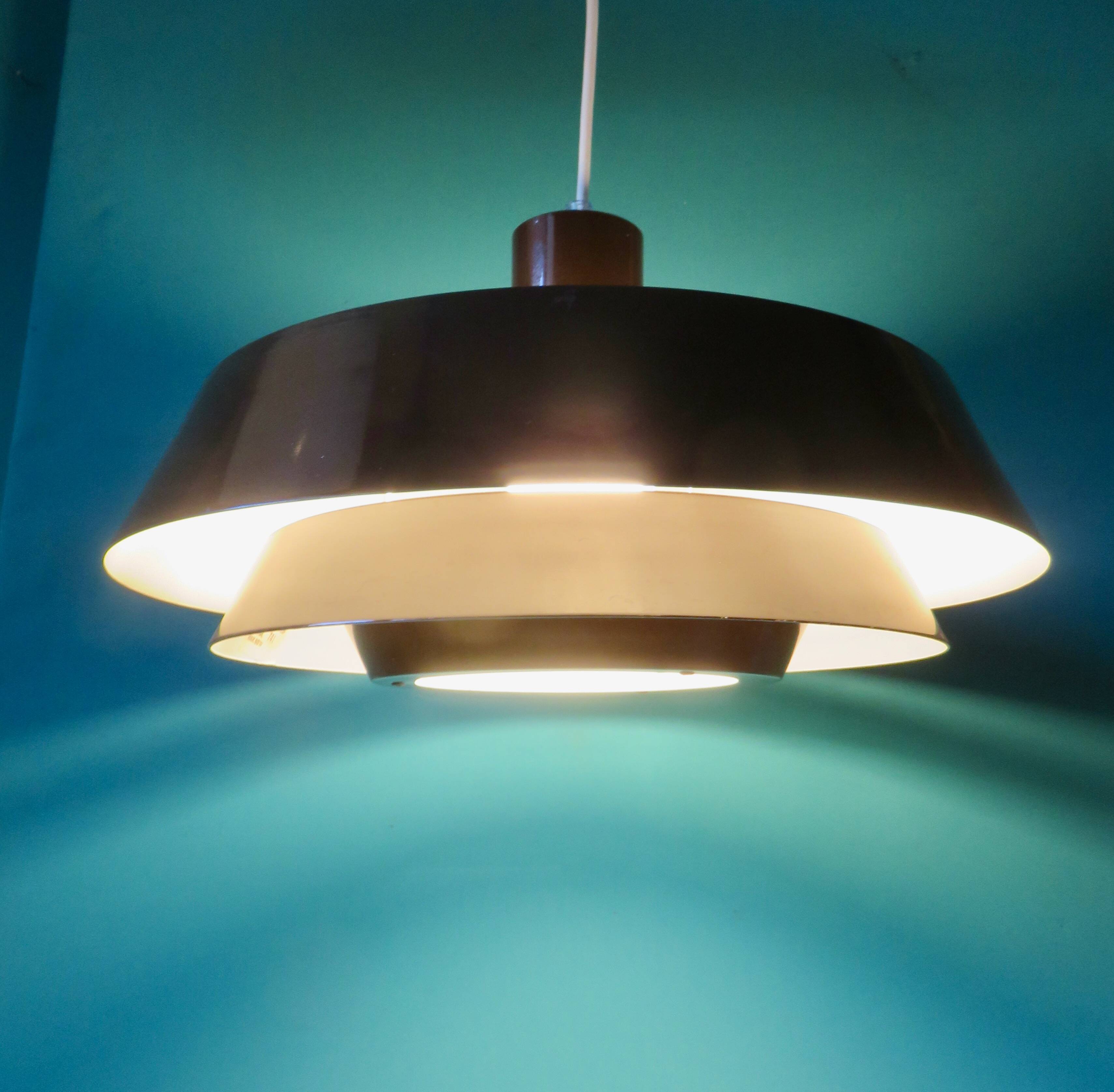 Suspension laqué brun, modèle taklampa par "e.s.horn", danemark 1970