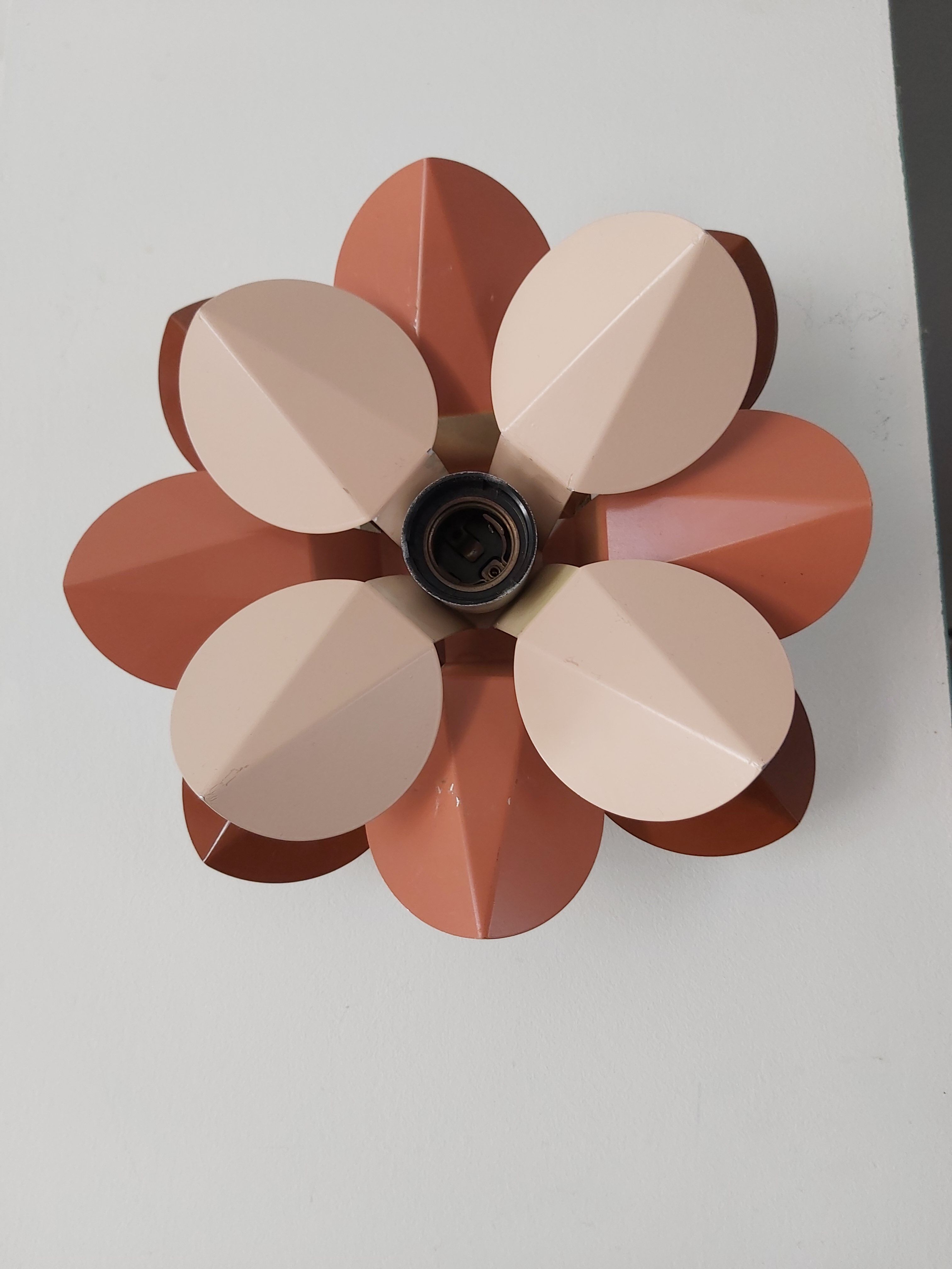 Sconce from the 70s flower shape in metal
