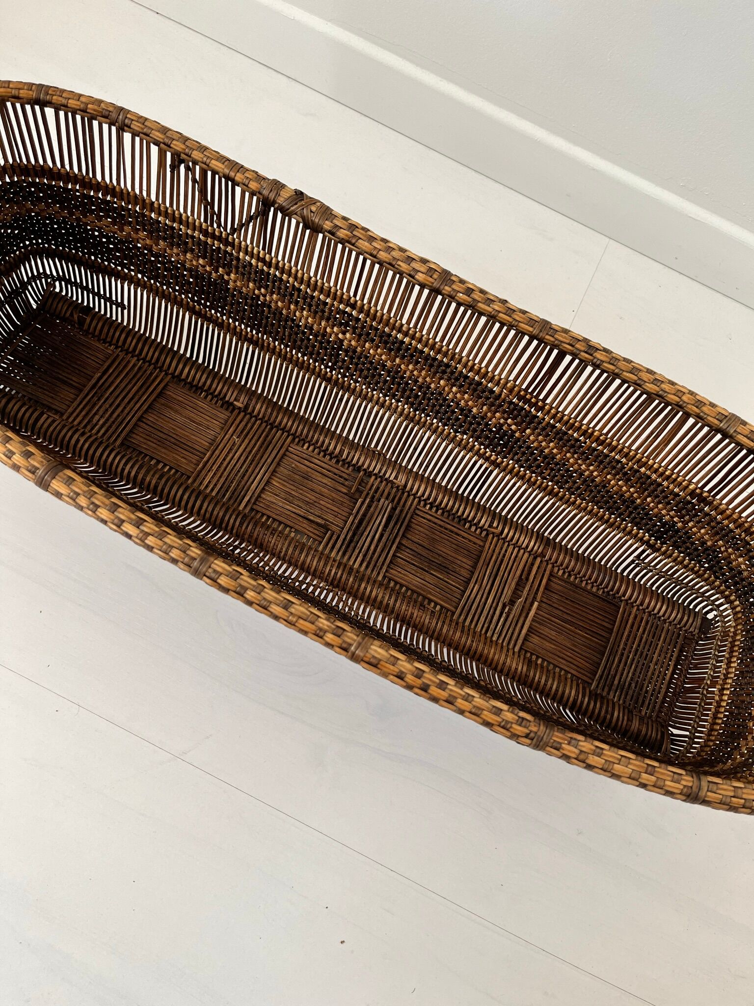 Pot cover in wicker and rattan