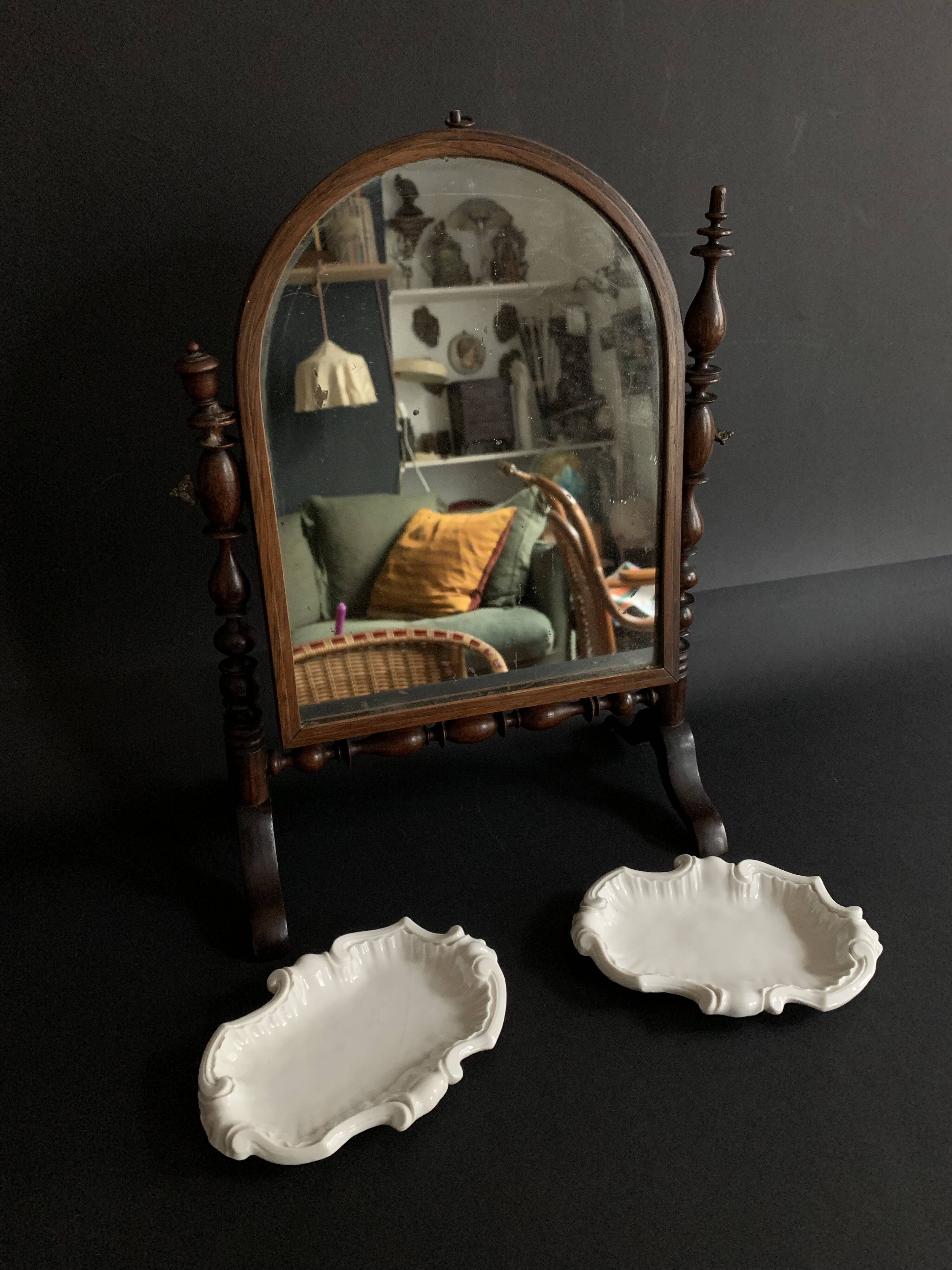 Meissen porcelain shell-shaped bowls, early 19th century, Germany