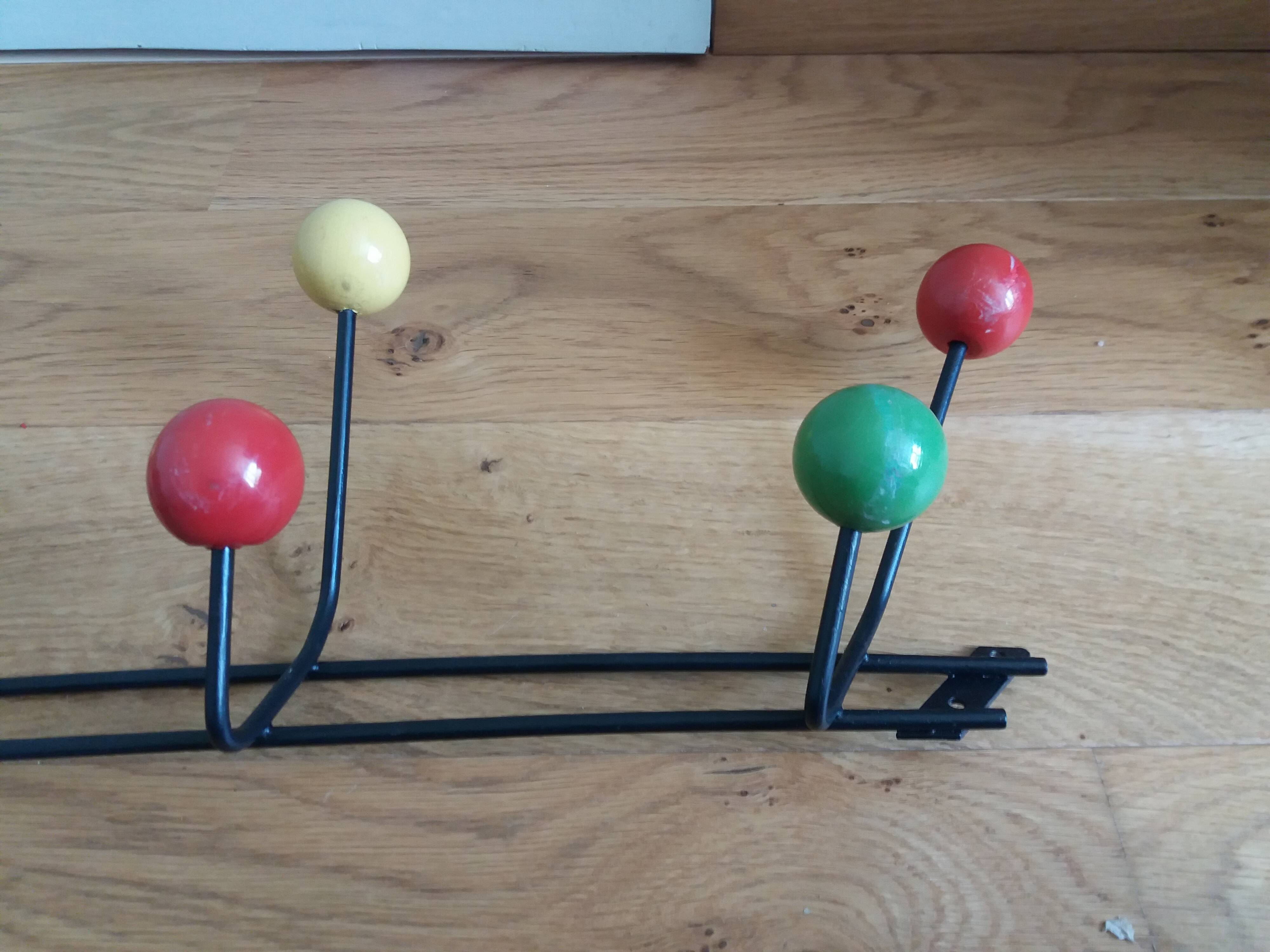 Ball coat rack