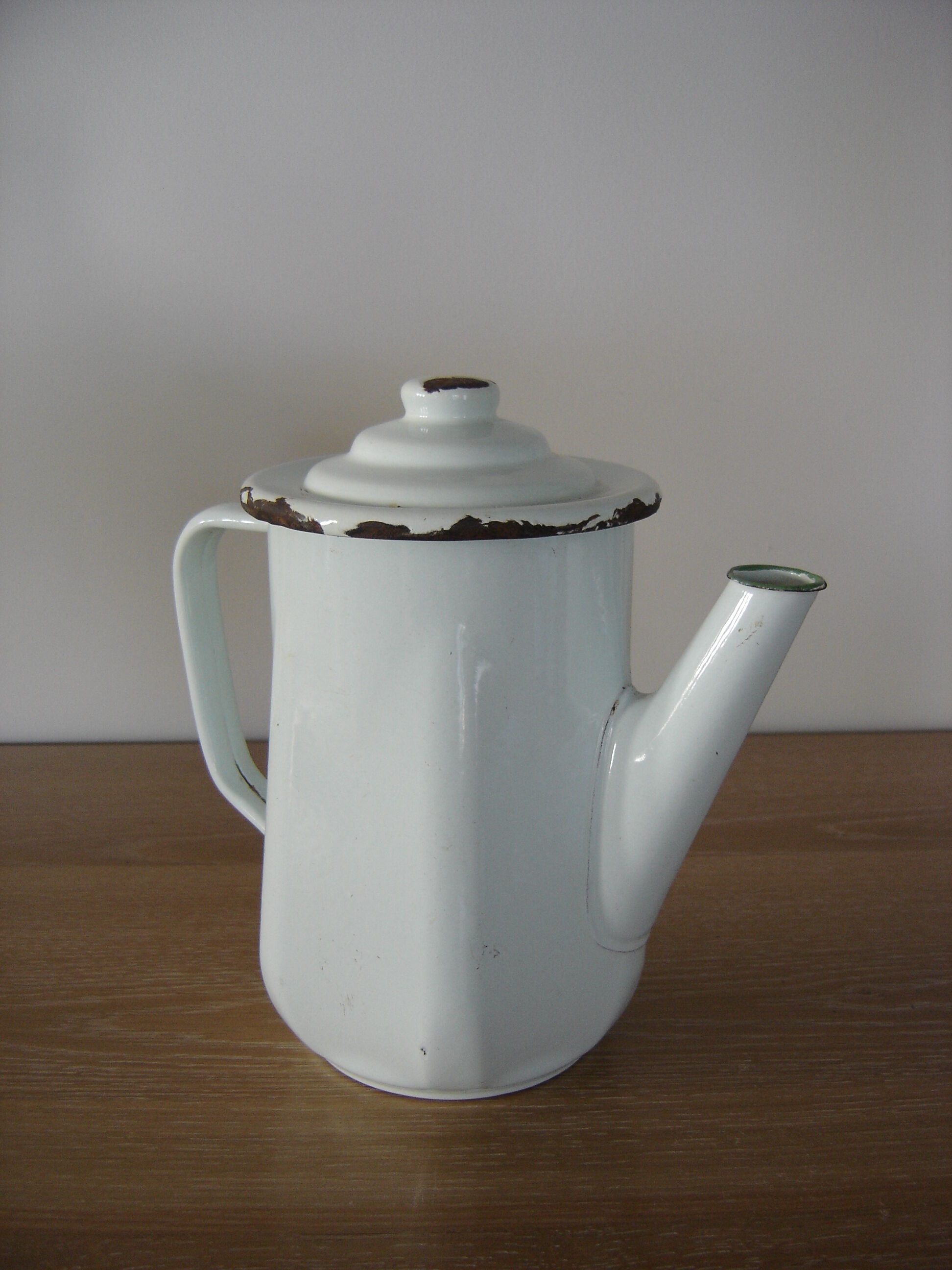 Enamelled coffee maker