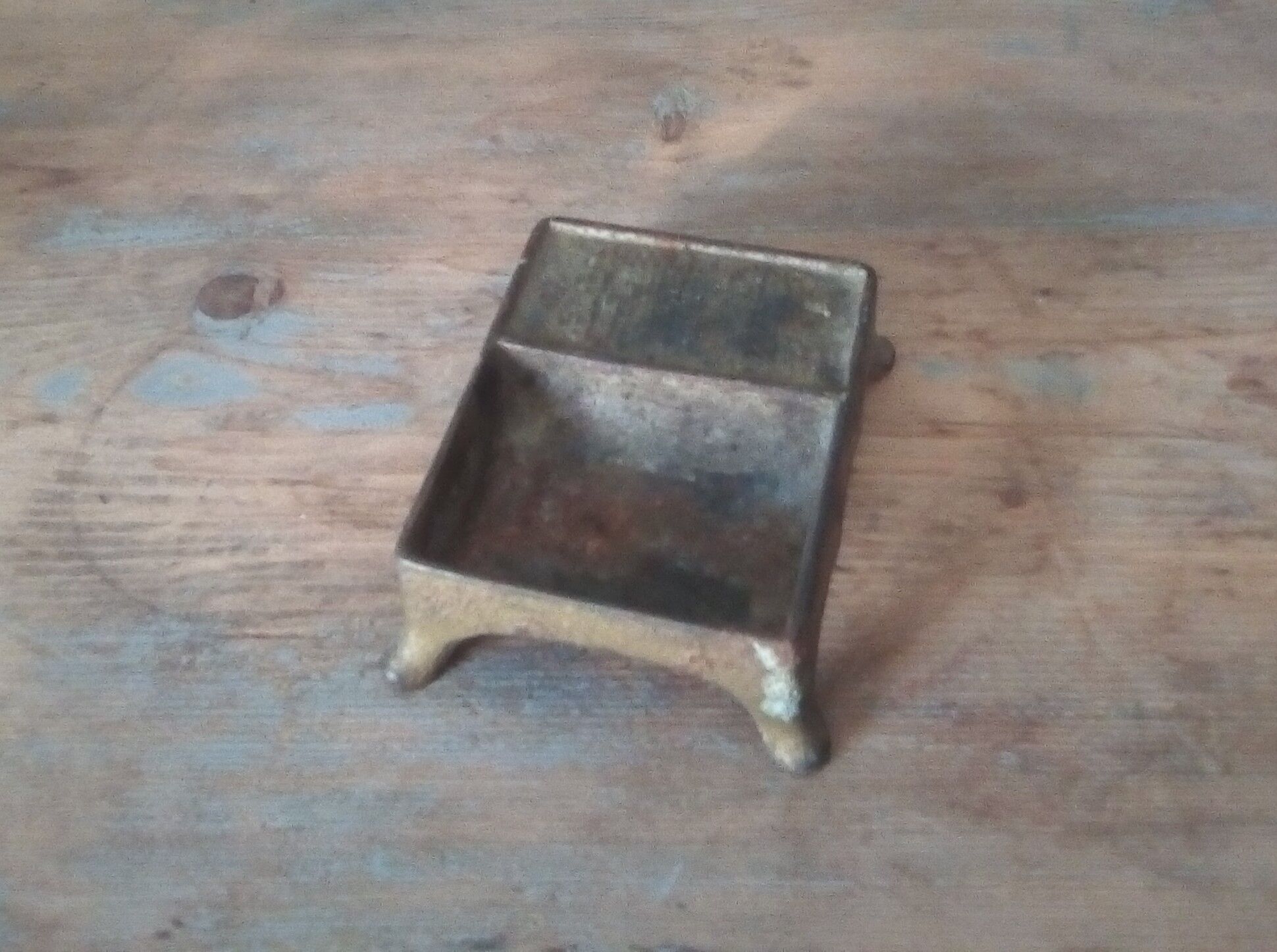 Old cast-cast cast-inkwell