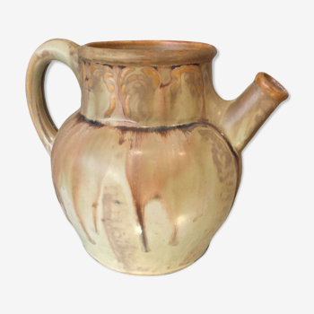 Pitcher with roosters in sandstone from the denbac manufacture