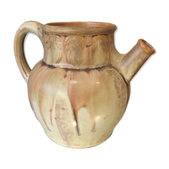 Pitcher with roosters in sandstone from the denbac manufacture