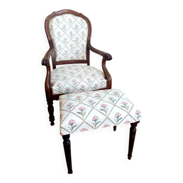 Voltaire armchair and its ottoman