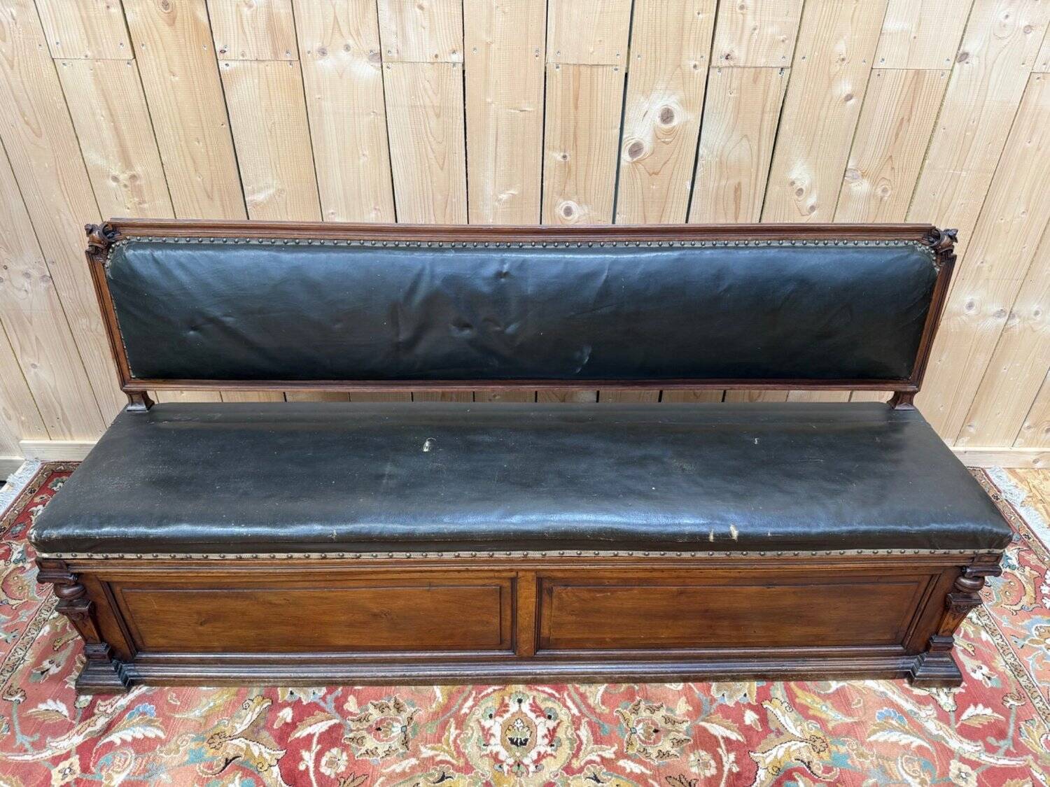 Bank safe – Napoleon III style – Carved solid walnut – Leather upholstery