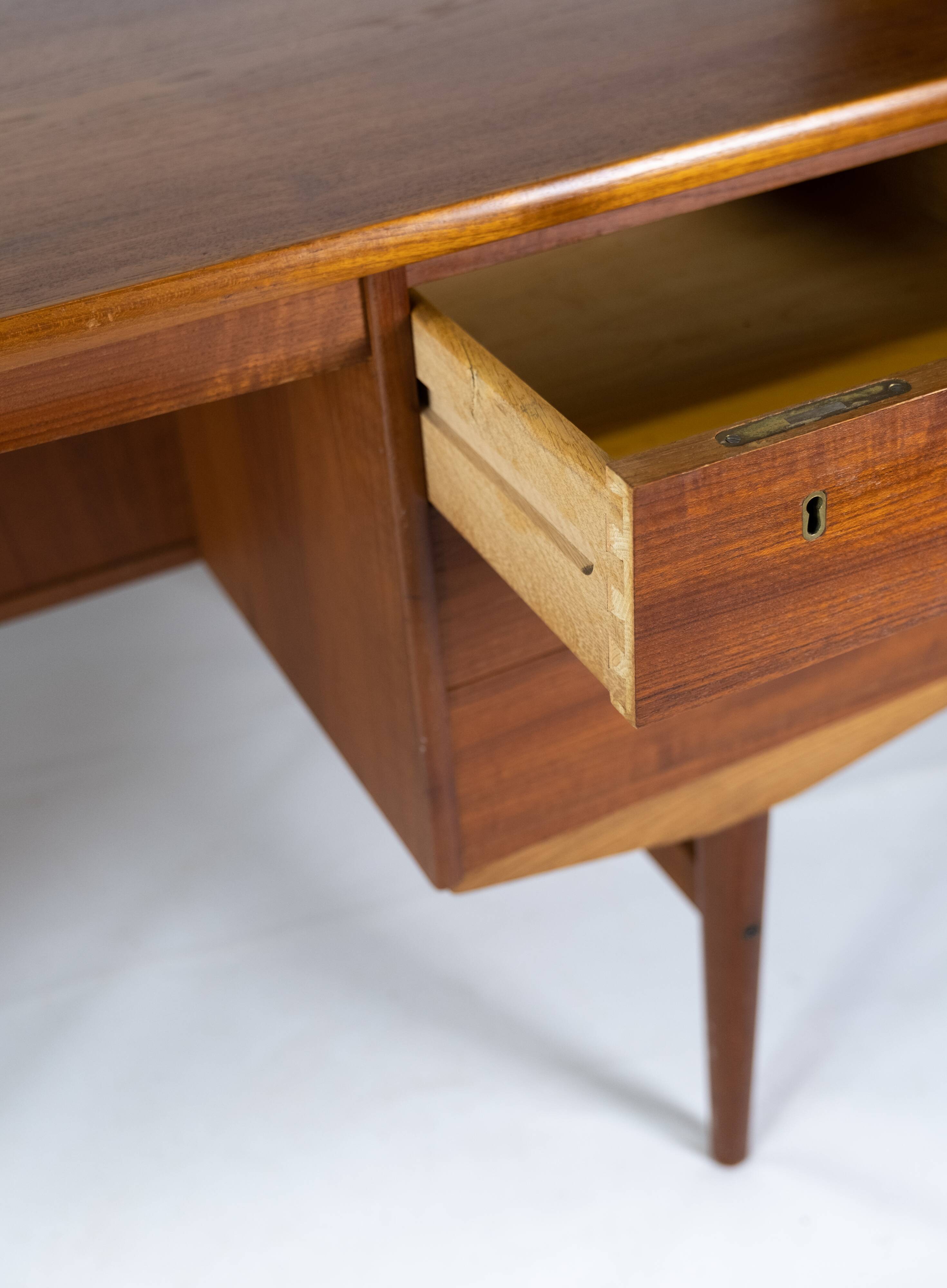 Bureau en teck de design danois des années 1960