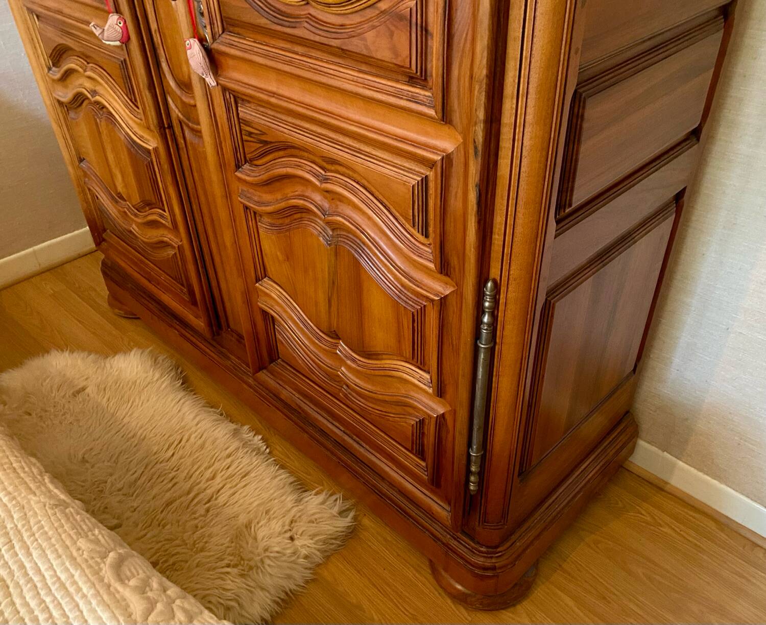 Antique wardrobe in solid oak and cherry (Louis XV style)