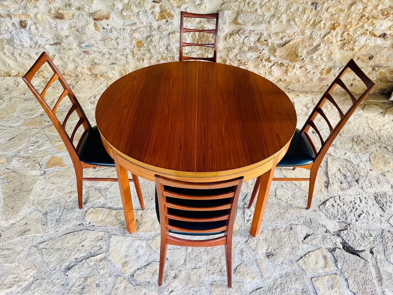 Extendable dining table in teak, butterfly extension by Van Pelt circa 1960.