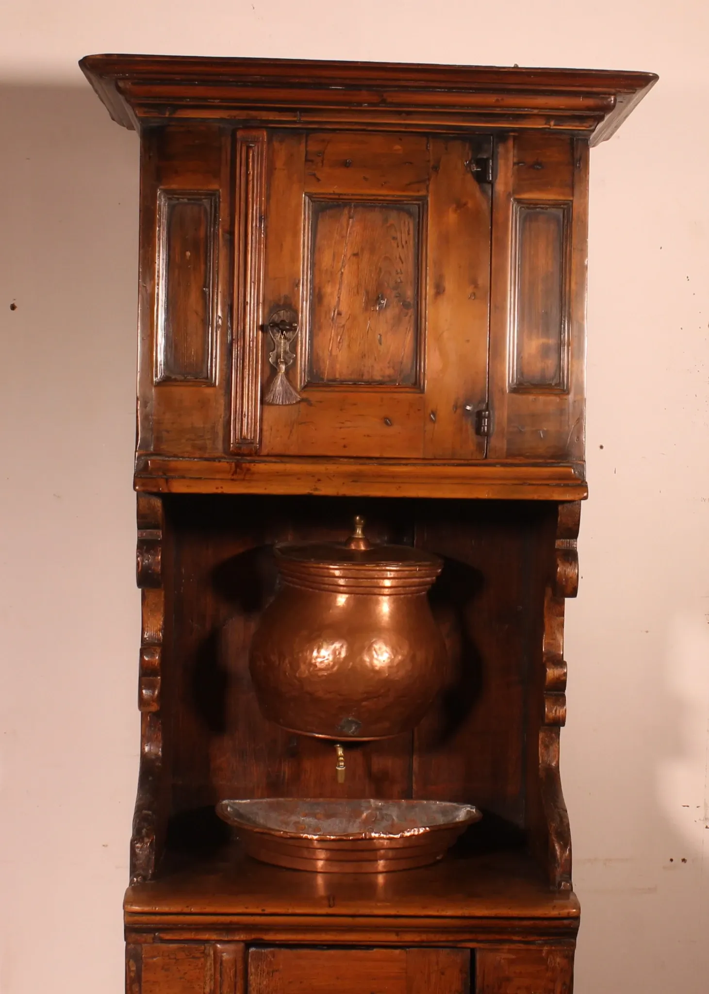 petit vaisselier en bois de mélèze - 17° siècle -Suisse