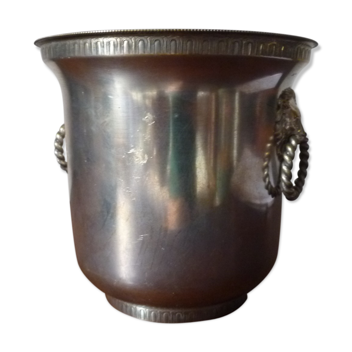 Cache silver metal pot with lion heads