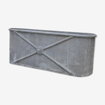 Zinc bathtub