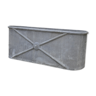 Zinc bathtub