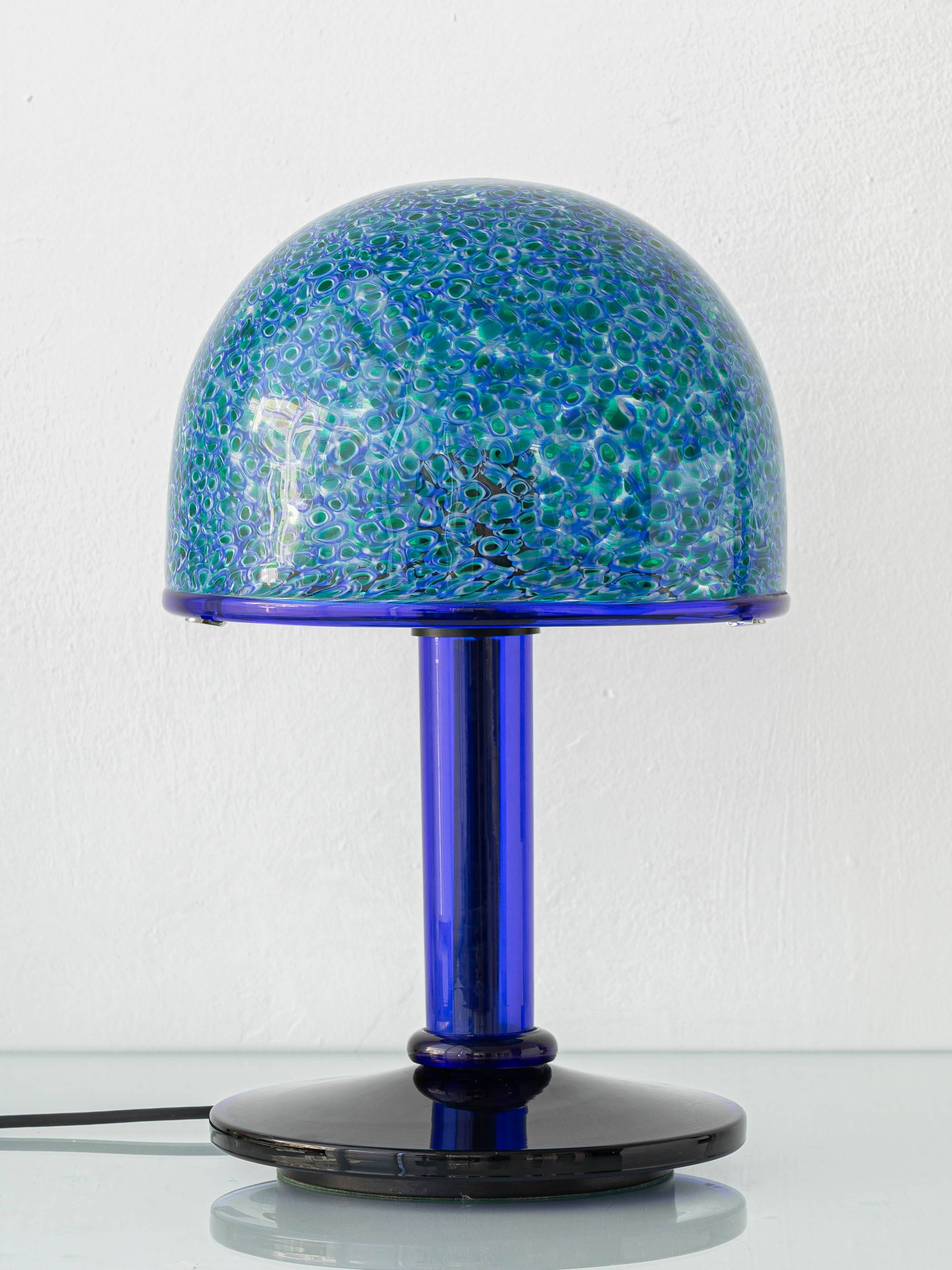 Gae Aulenti pour la lampe de table en verre de Murano Vistosi, 'Neverrino' Murrine bleu-vert