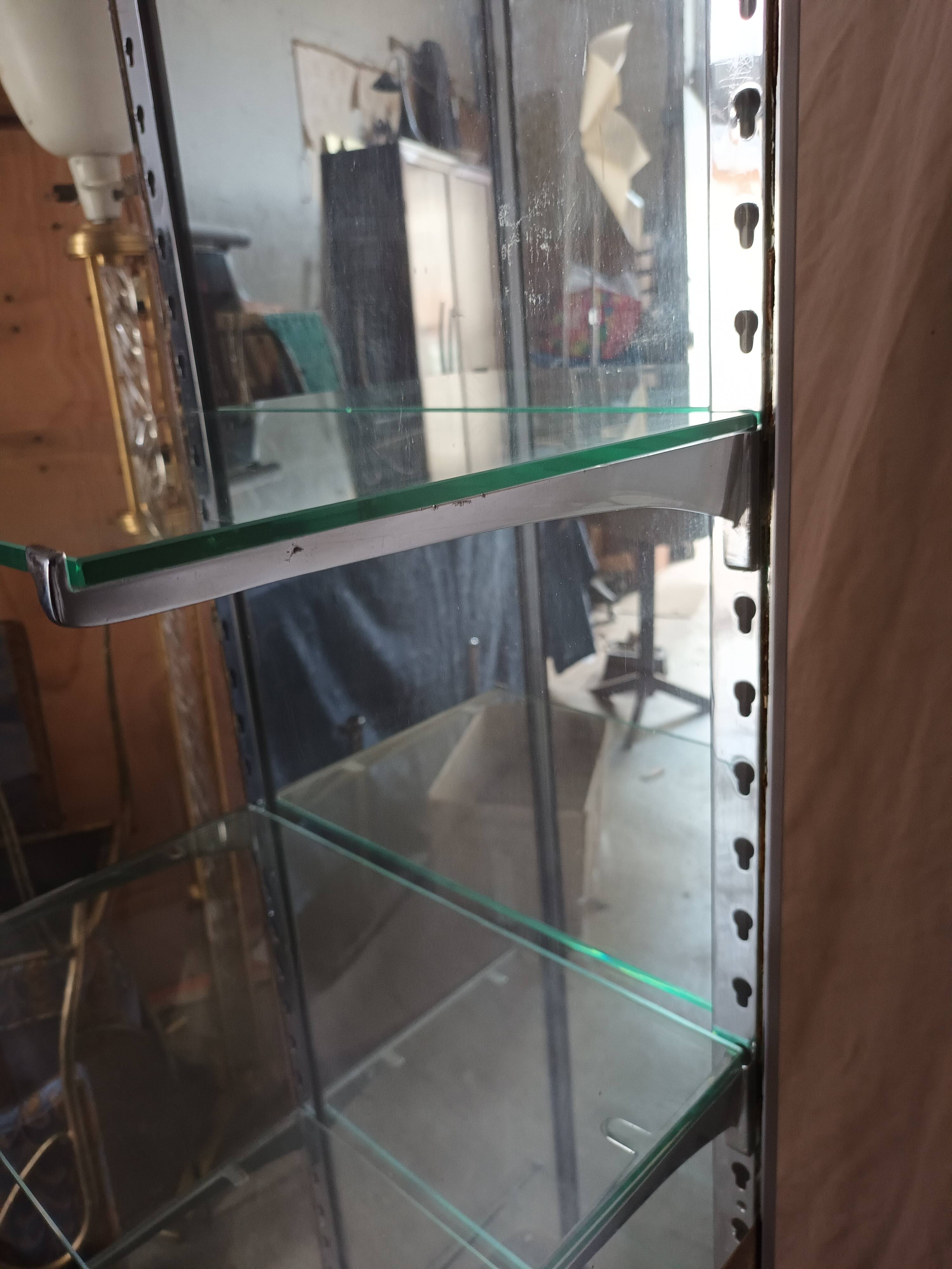 Vitrine de magasin en laiton nickelé des années 30