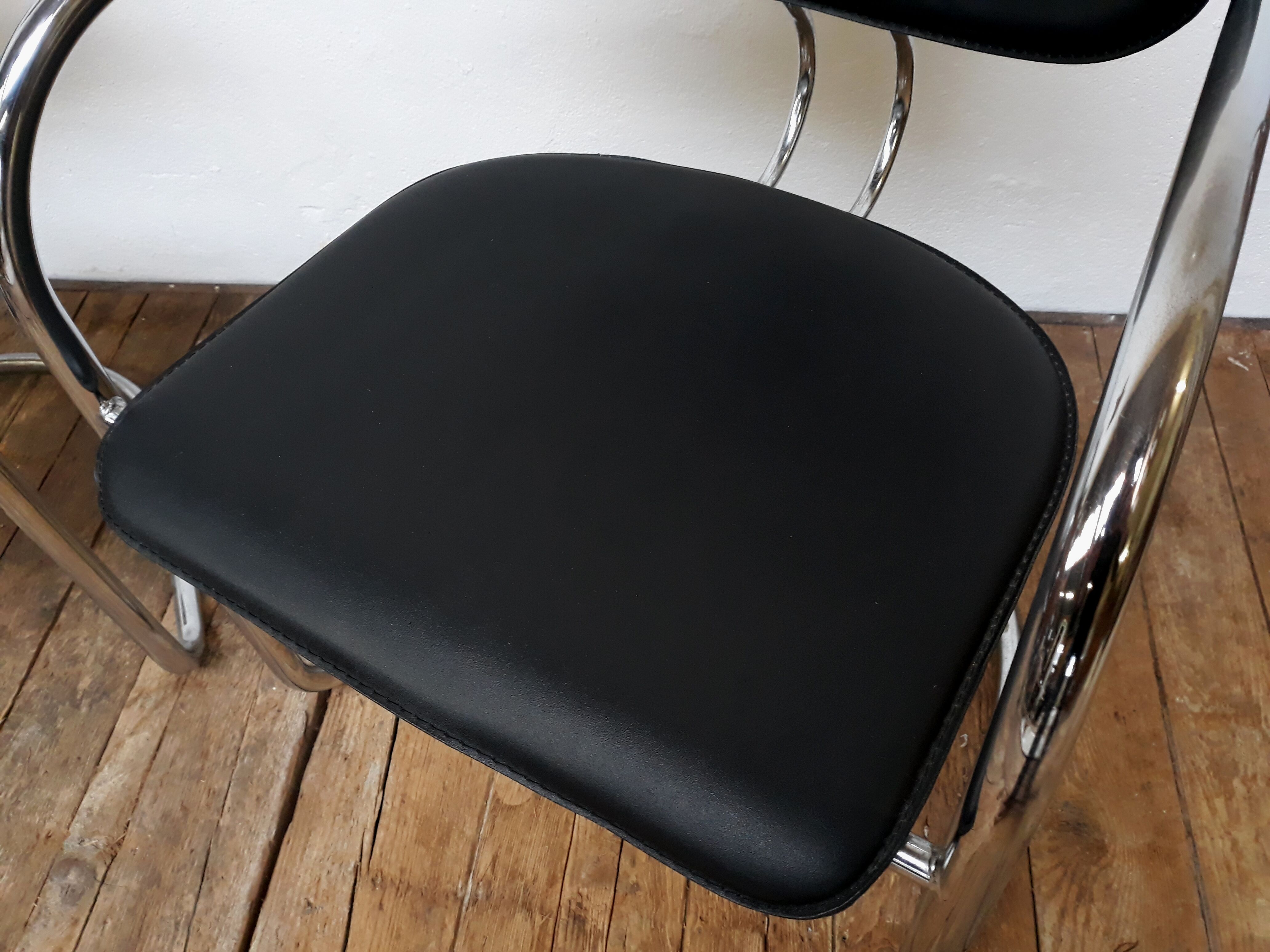 2 armchairs vintage chromed metal and Italian design leather