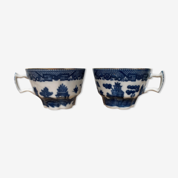 2 fine porcelain cups