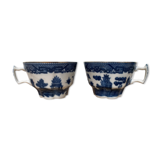 2 tasses en porcelaine fine