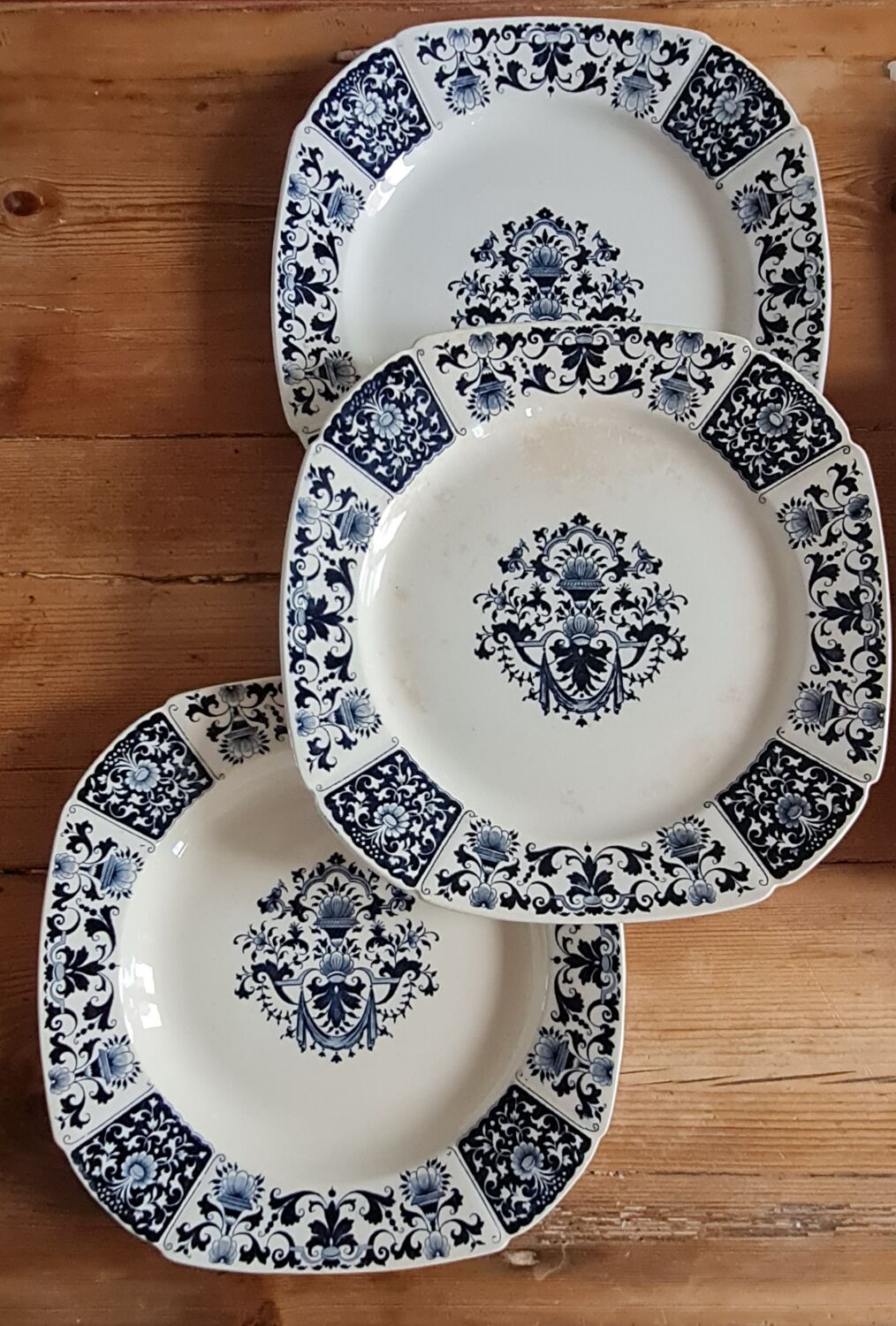 Service of 6 plates in iron earth
