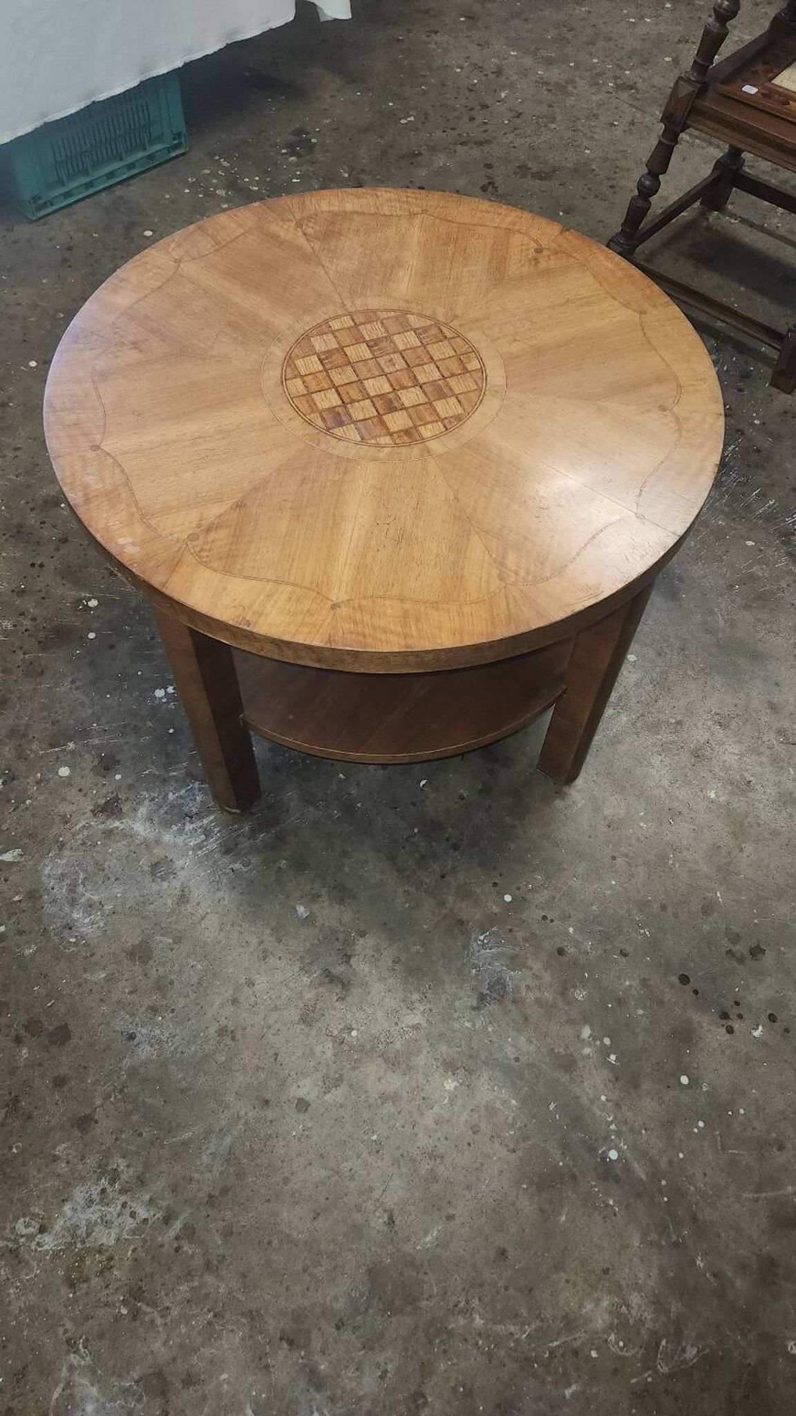 Gueridon rond art deco avec de la marqueterie