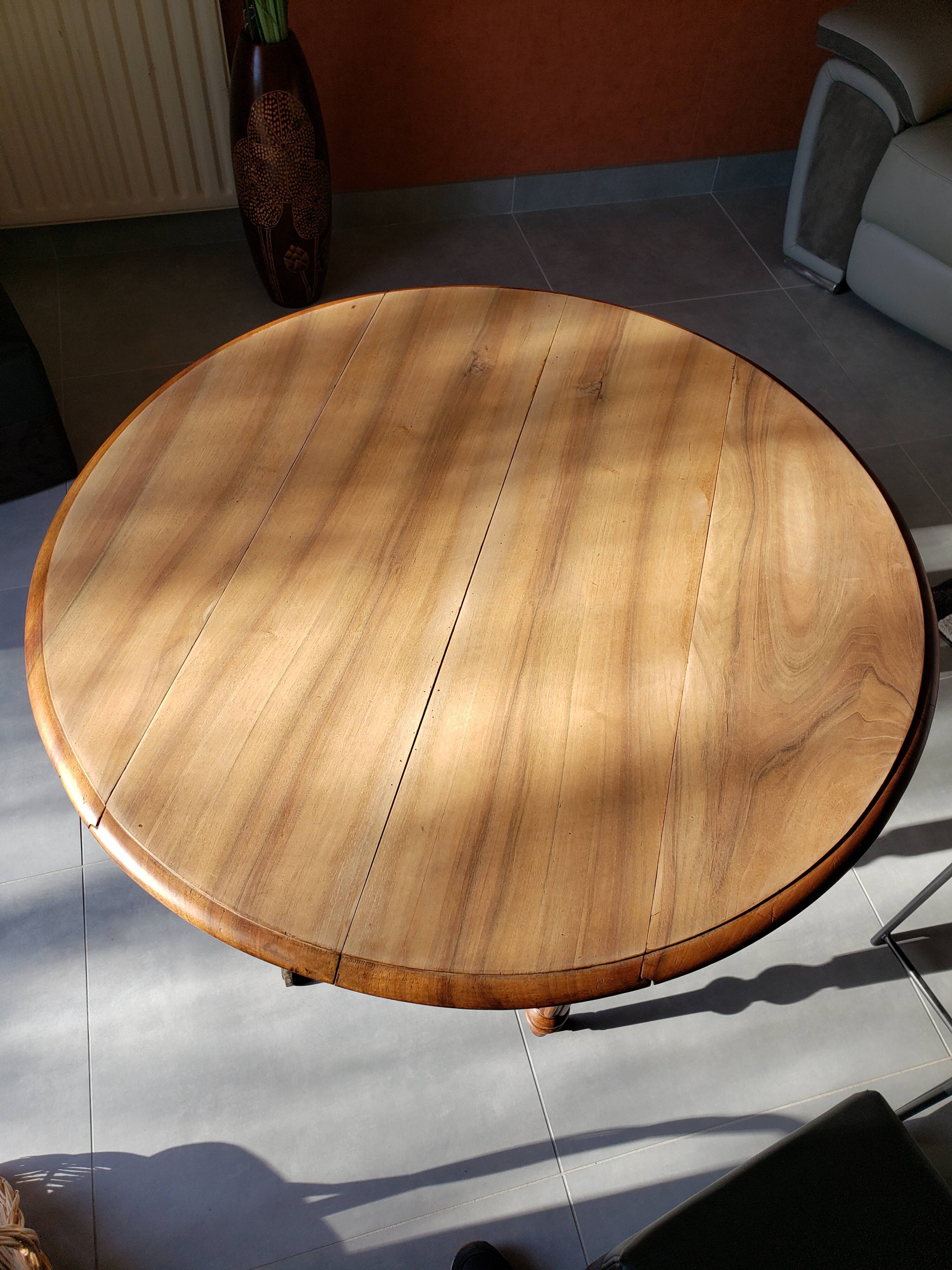 Old round table in walnut with flaps Louis Philippe