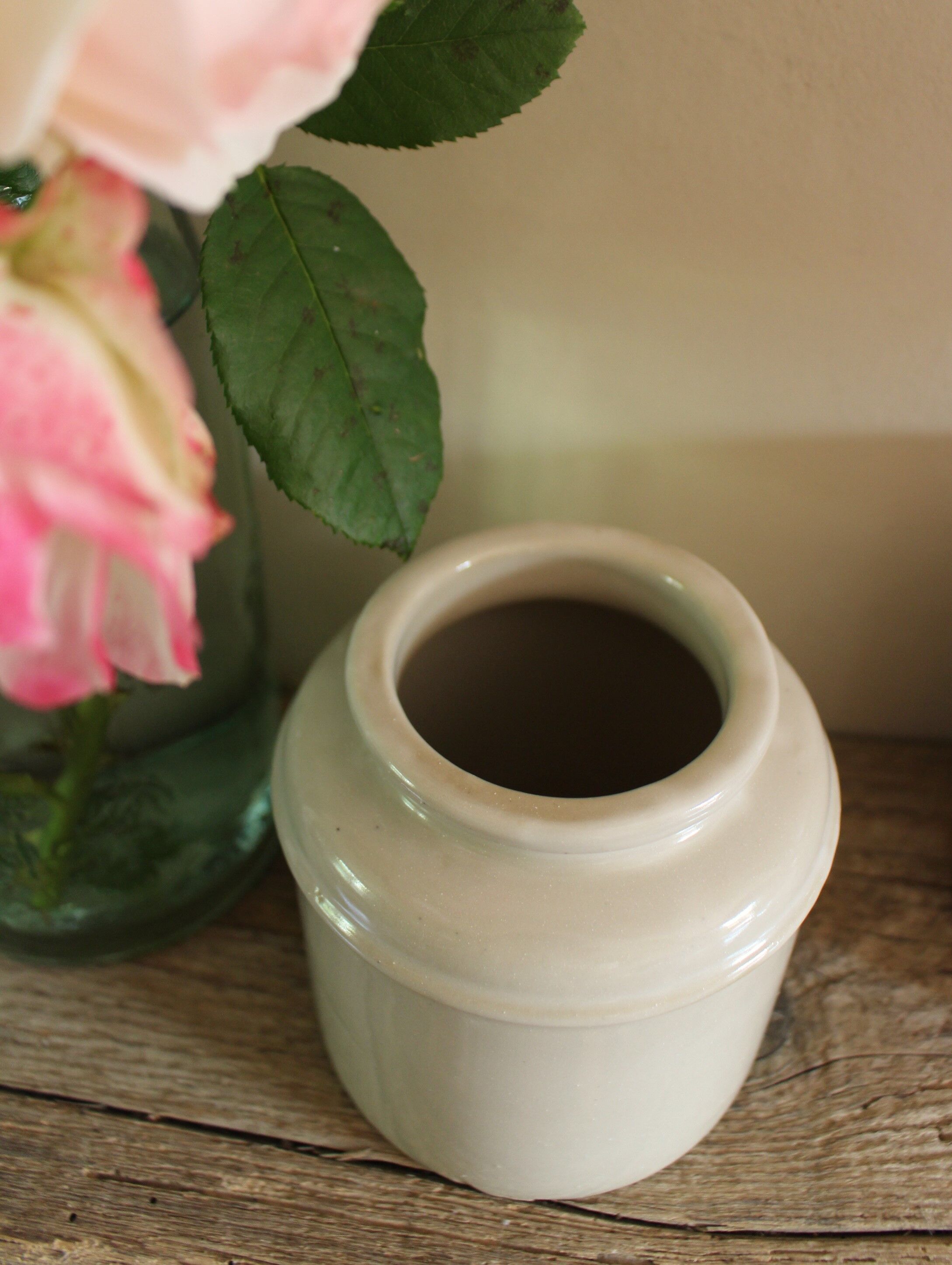 A lot 2 small pots varnished gray vintage